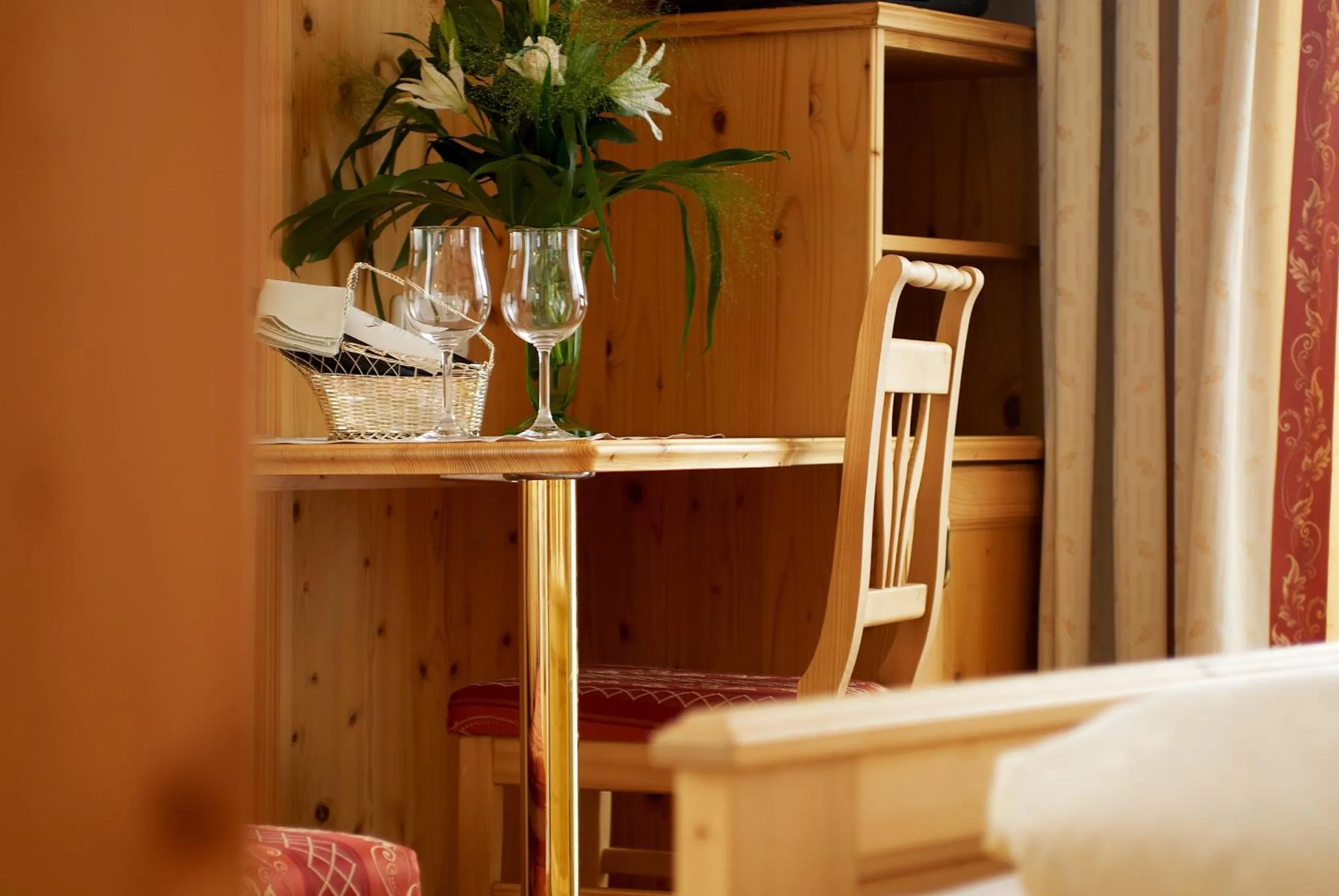 Seating area, Bed in Alpenhotel Laurin