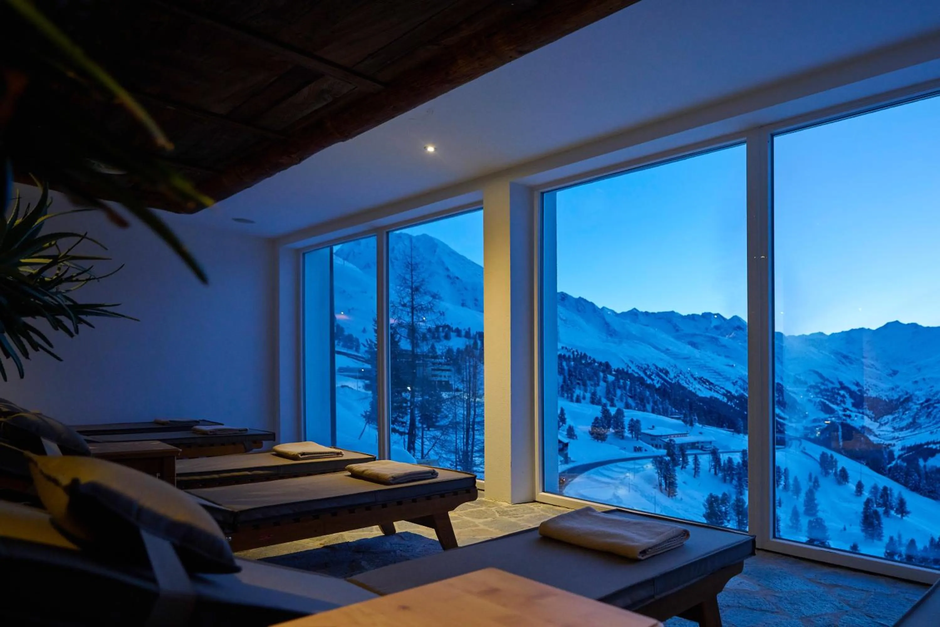 Swimming pool in Alpenhotel Laurin