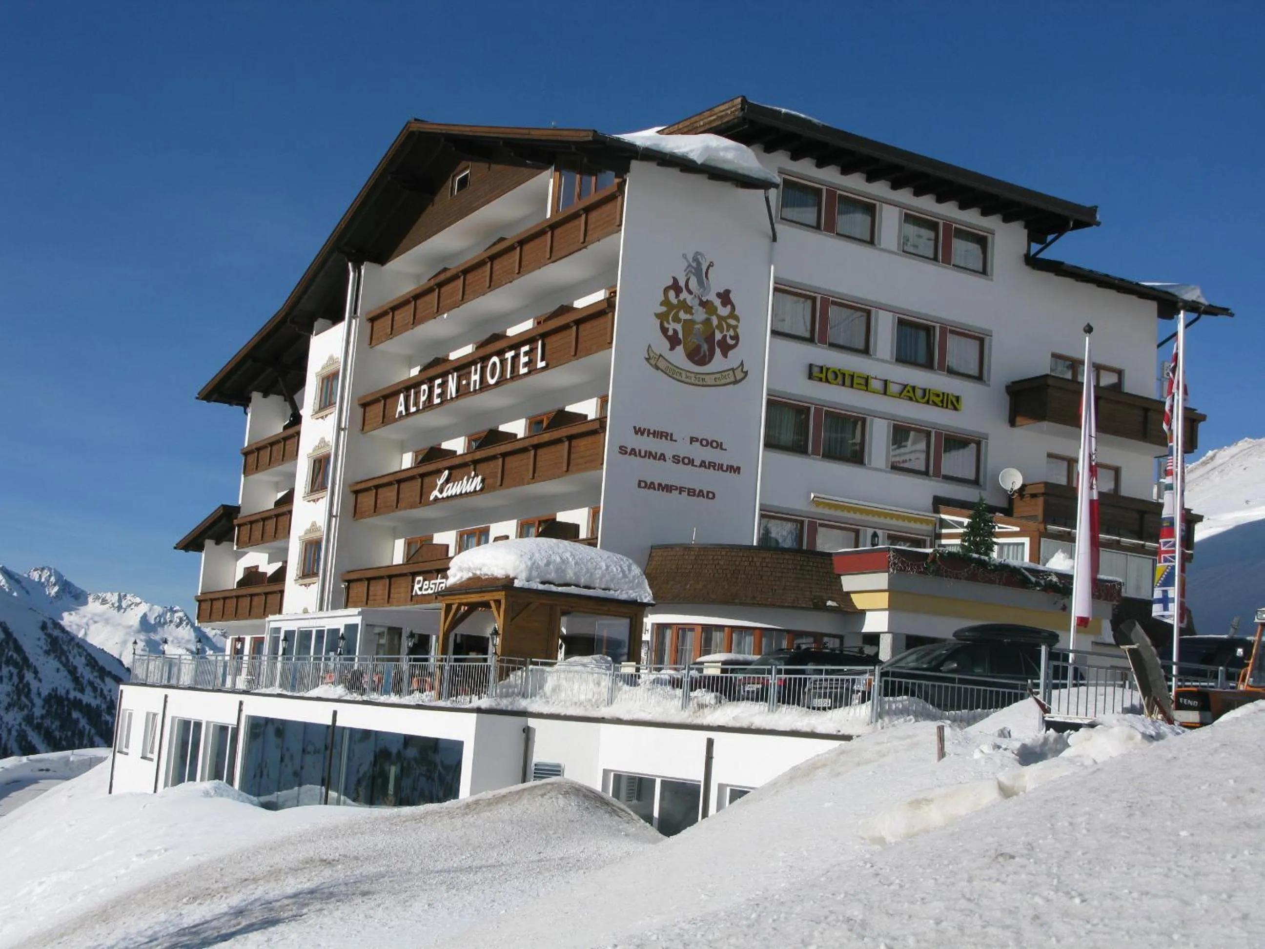 Facade/entrance in Alpenhotel Laurin