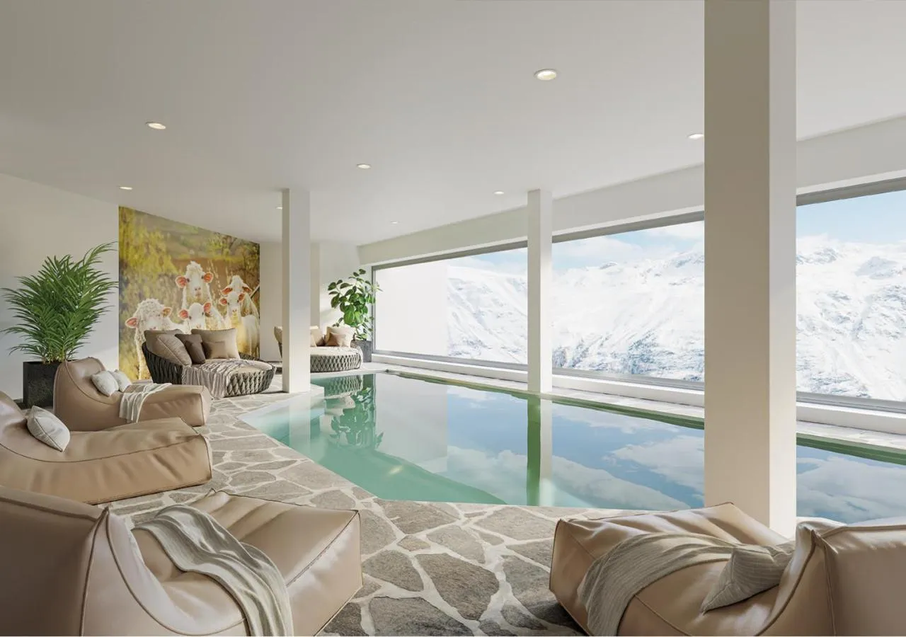 Swimming pool in Alpenhotel Laurin