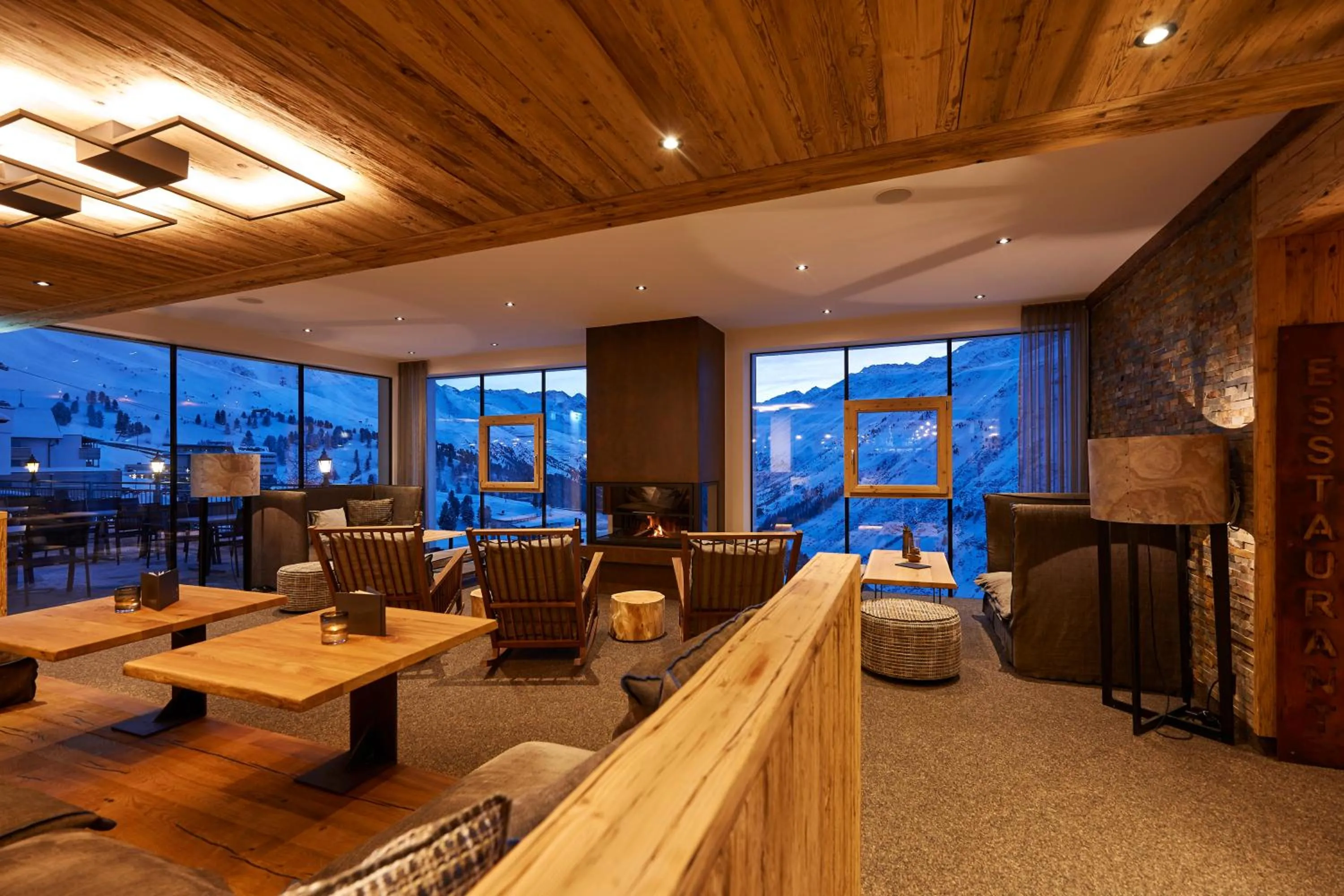 Lounge or bar in Alpenhotel Laurin
