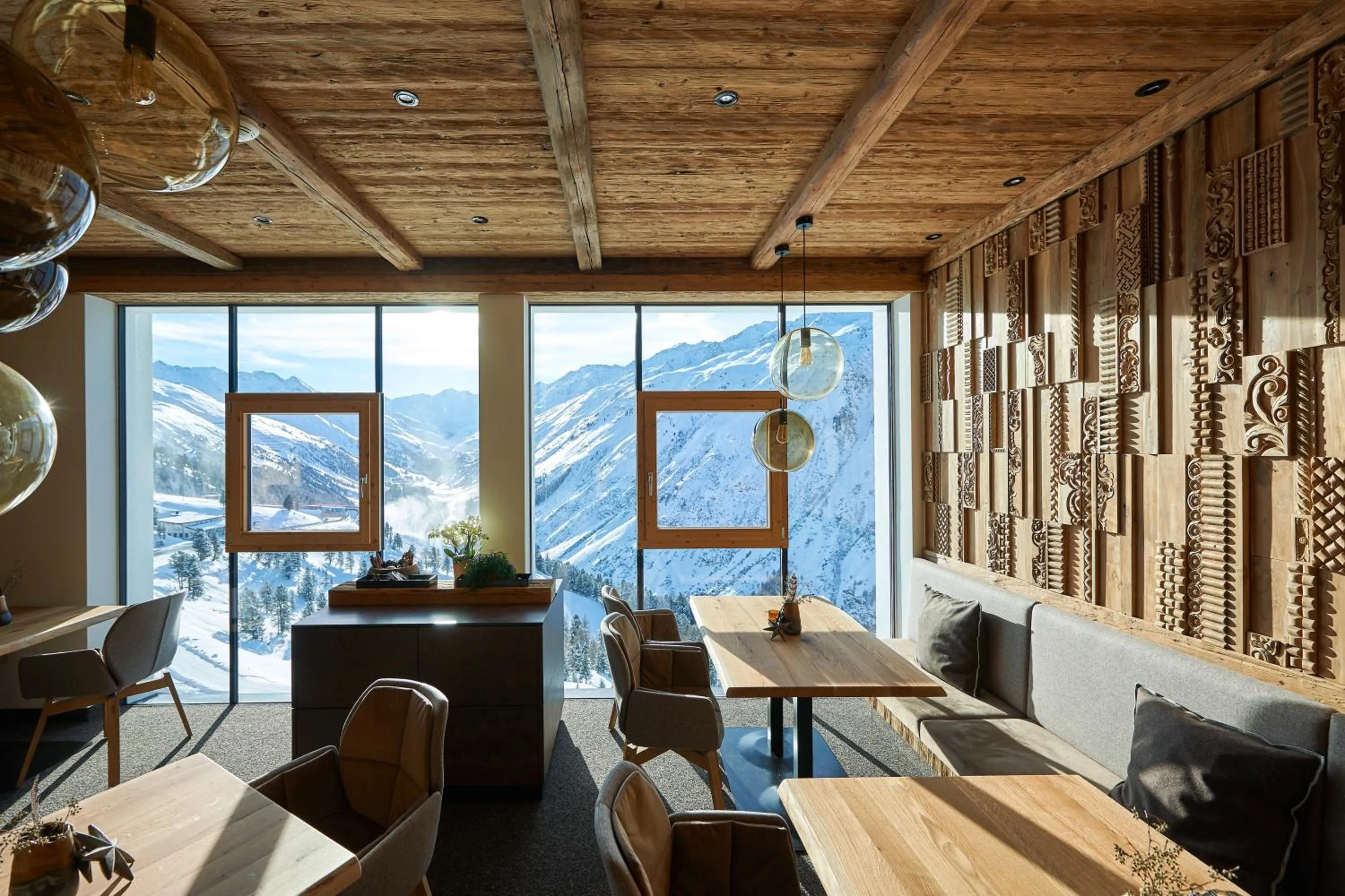 Restaurant/places to eat in Alpenhotel Laurin