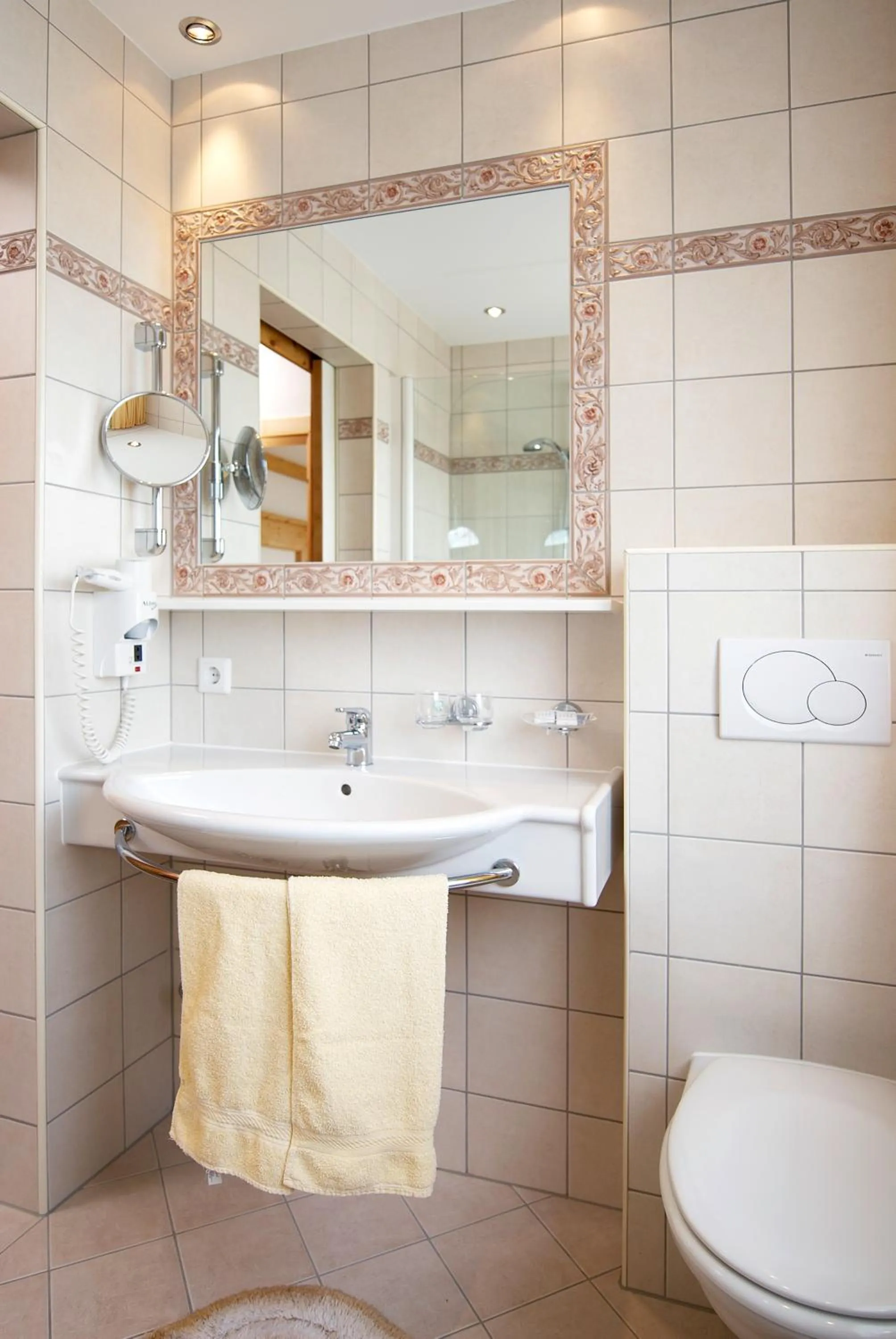 Photo of the whole room in Alpenhotel Laurin