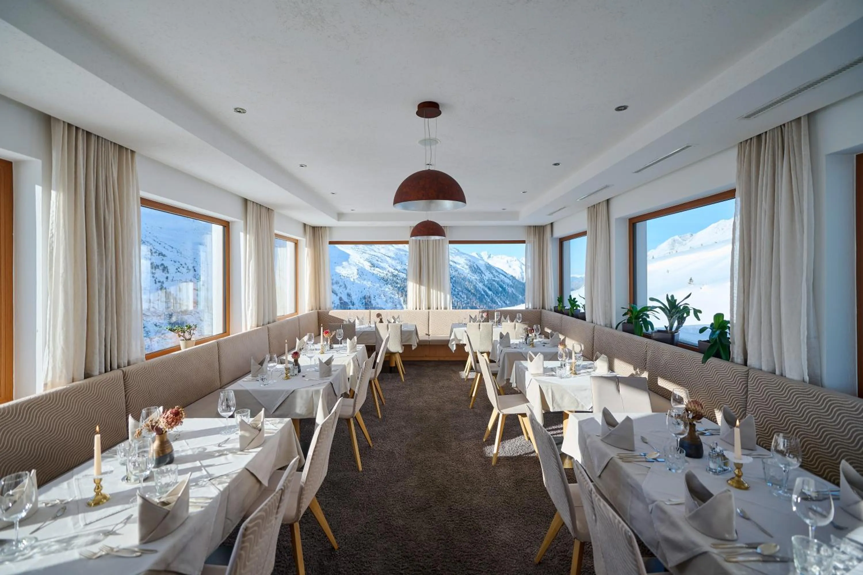 Restaurant/places to eat in Alpenhotel Laurin