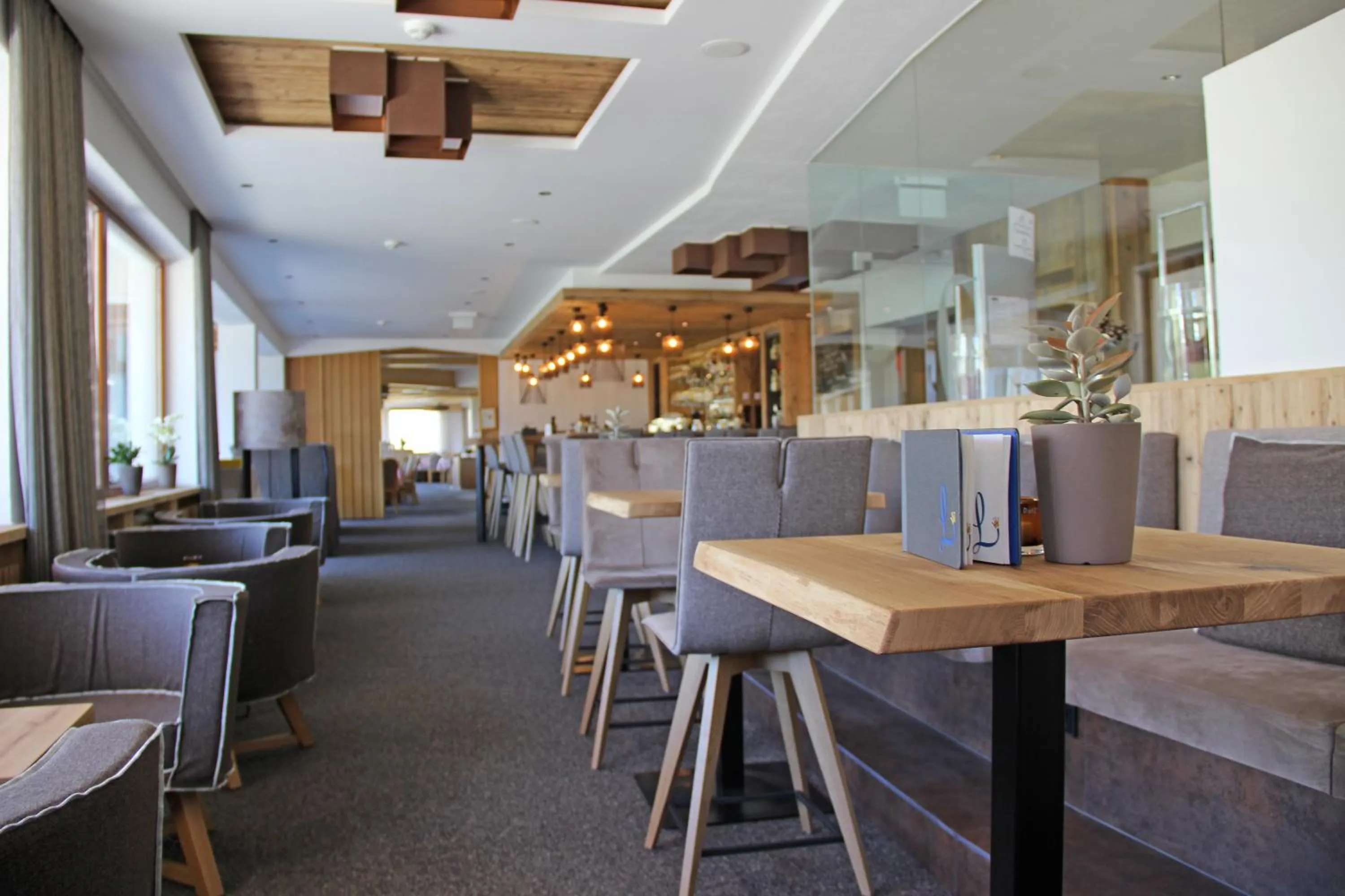 Lounge or bar in Alpenhotel Laurin