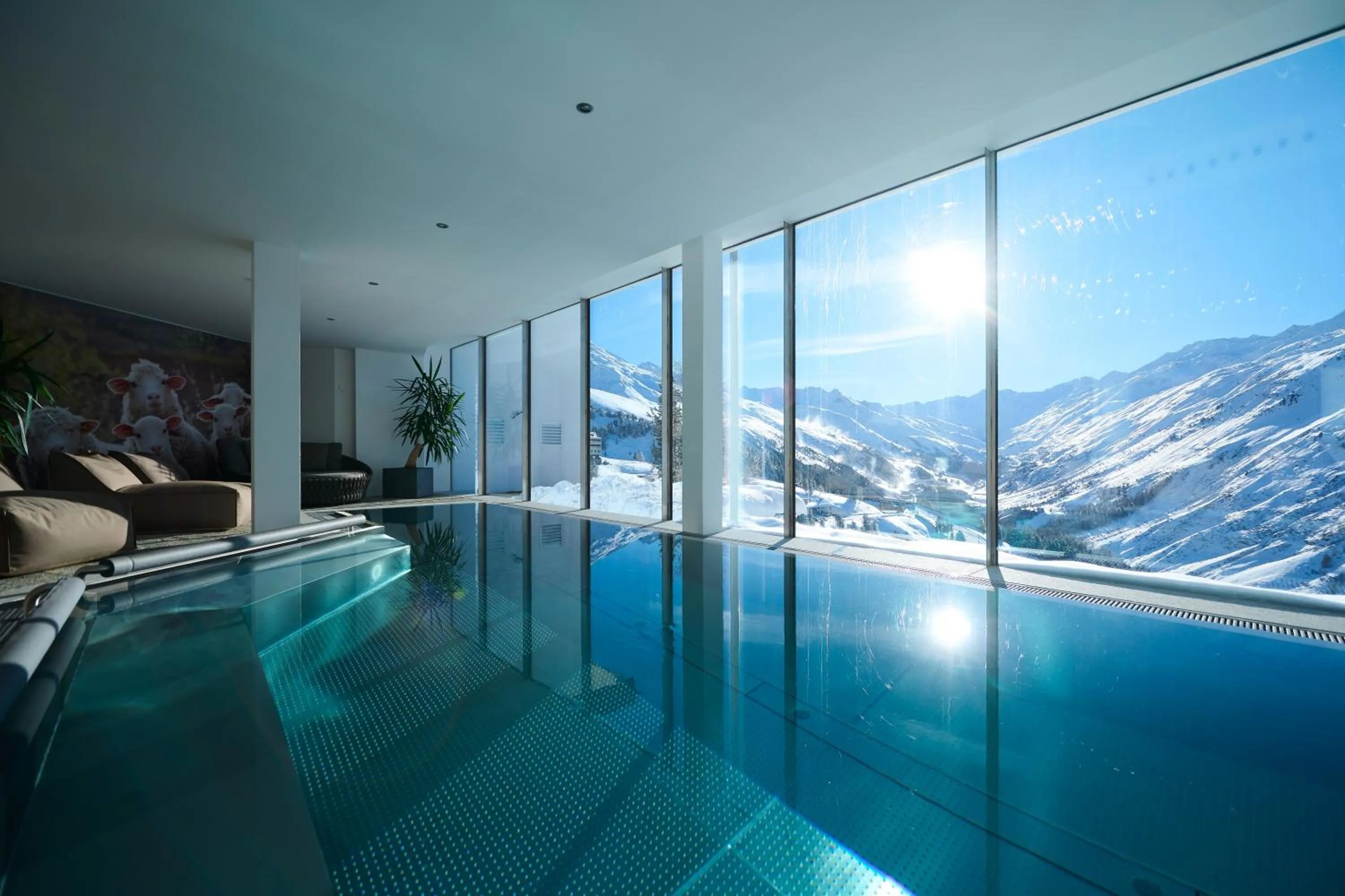 Swimming pool in Alpenhotel Laurin