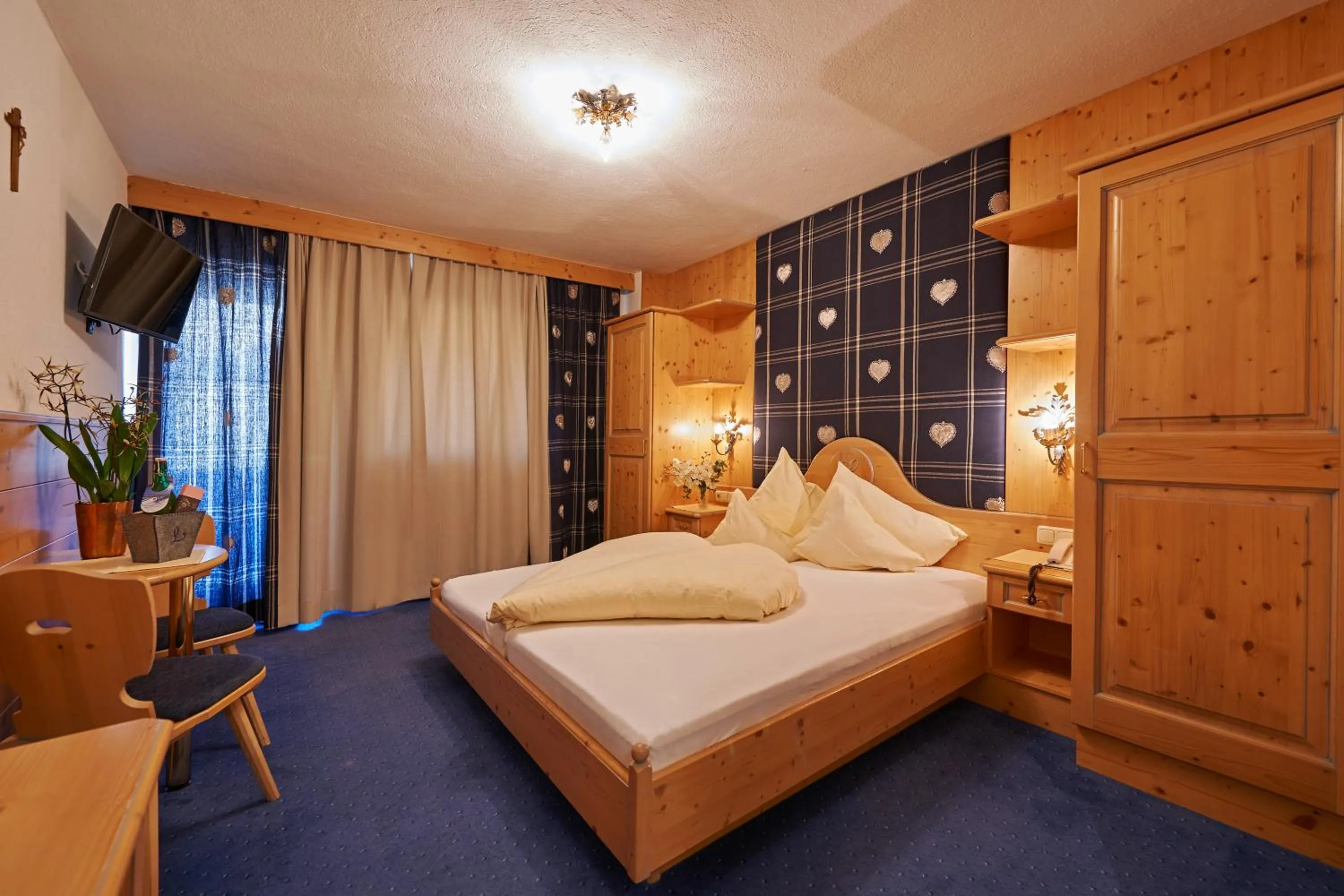 Photo of the whole room, Bed in Alpenhotel Laurin