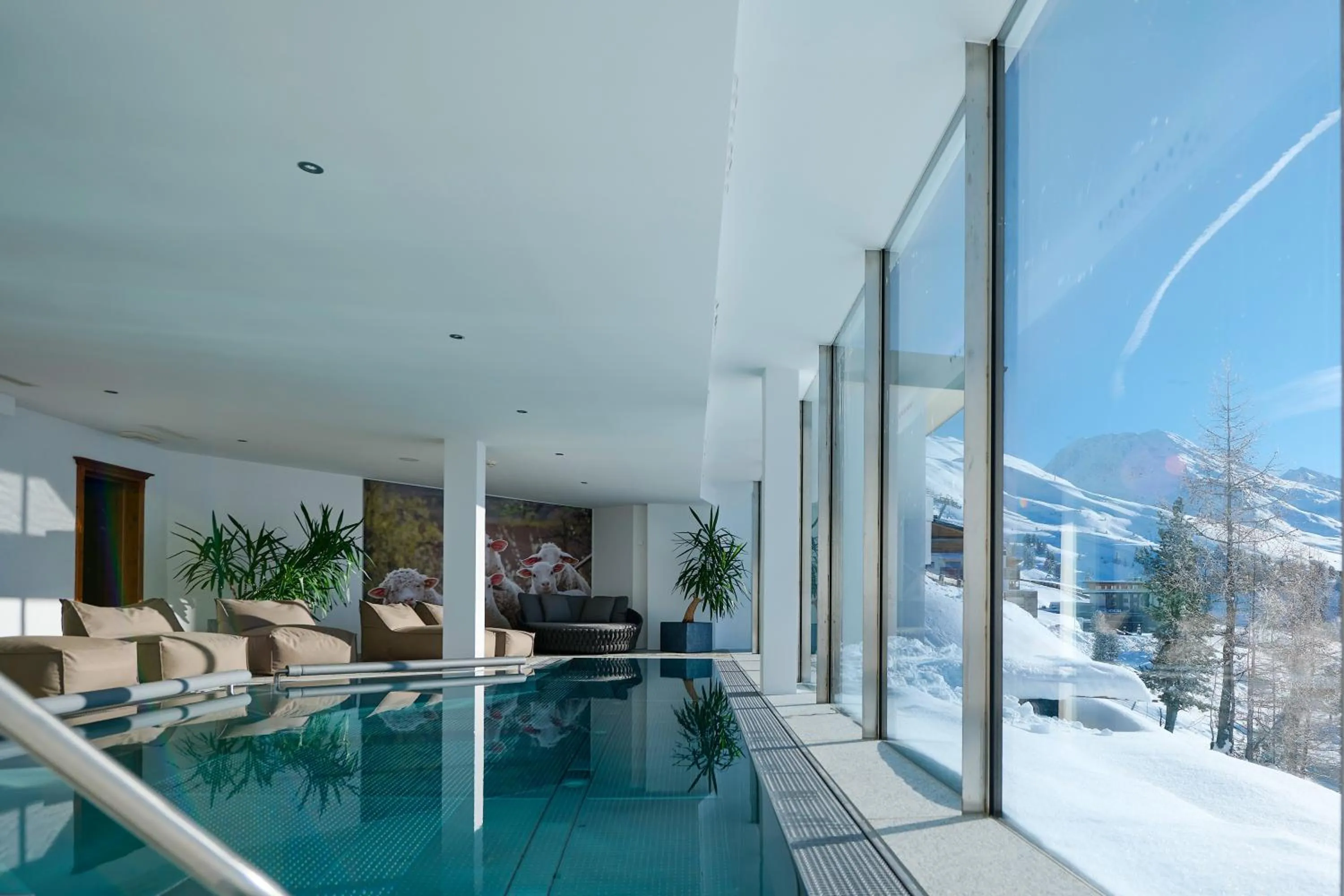 Swimming pool in Alpenhotel Laurin