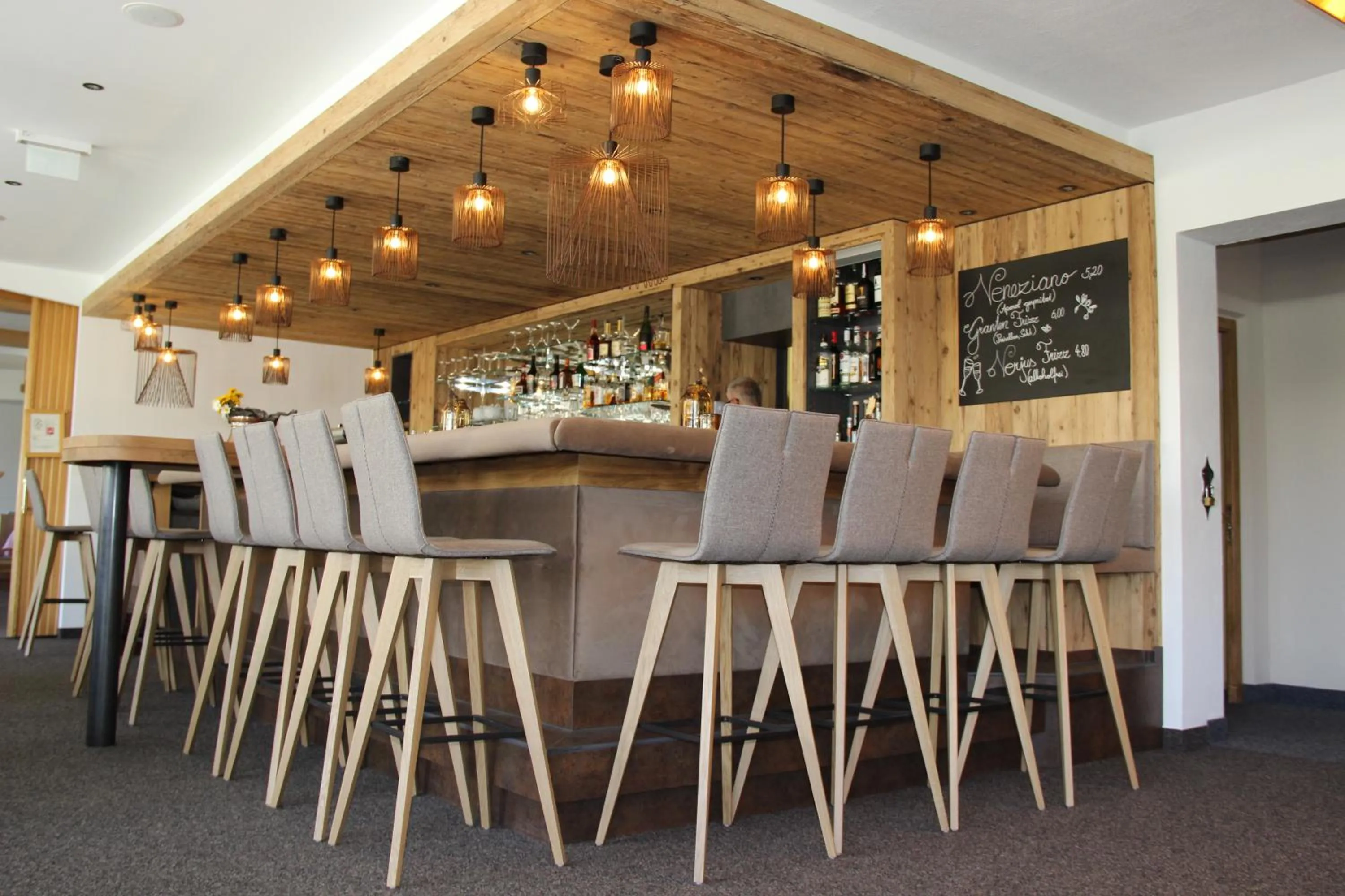 Lounge or bar in Alpenhotel Laurin