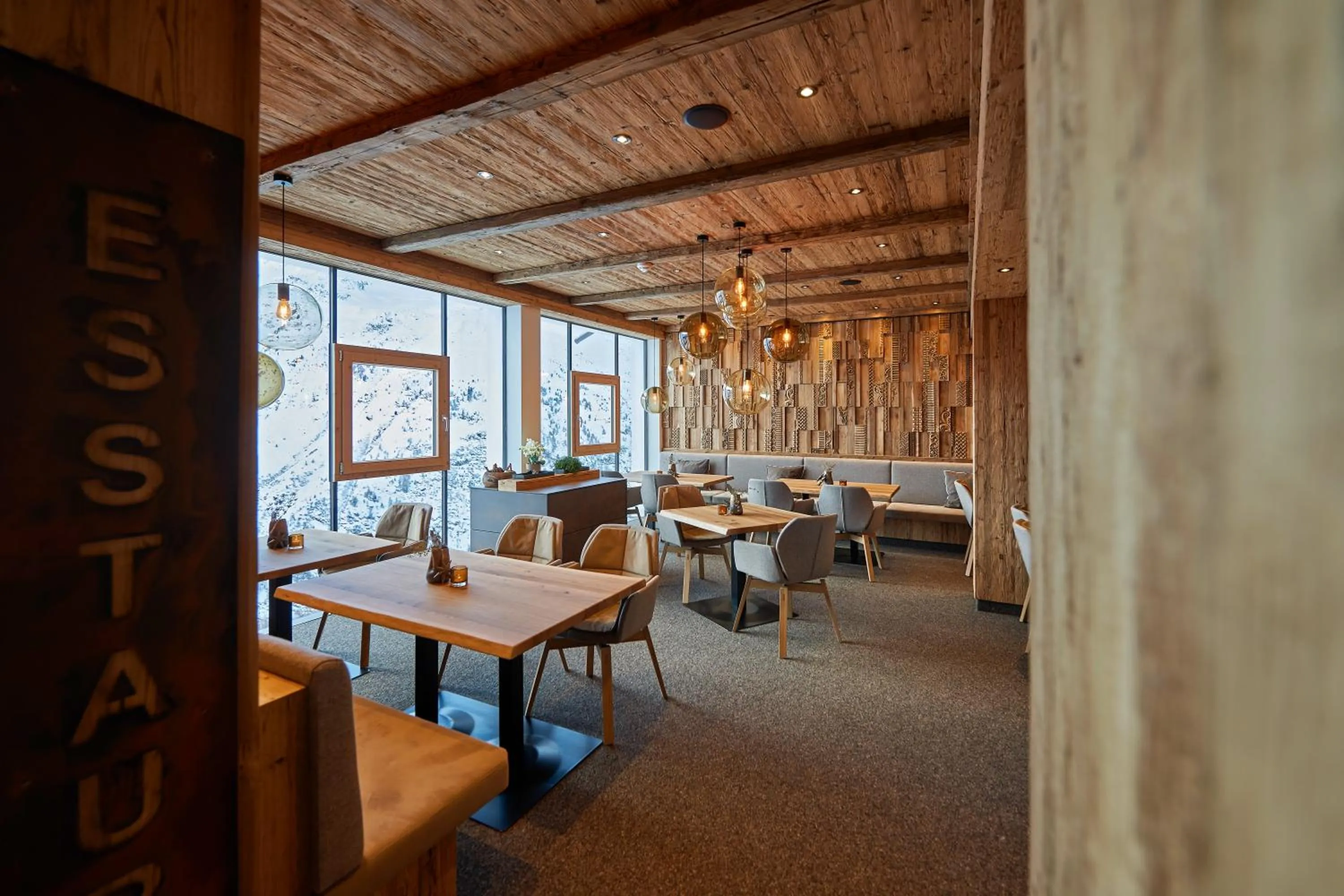 Restaurant/places to eat in Alpenhotel Laurin