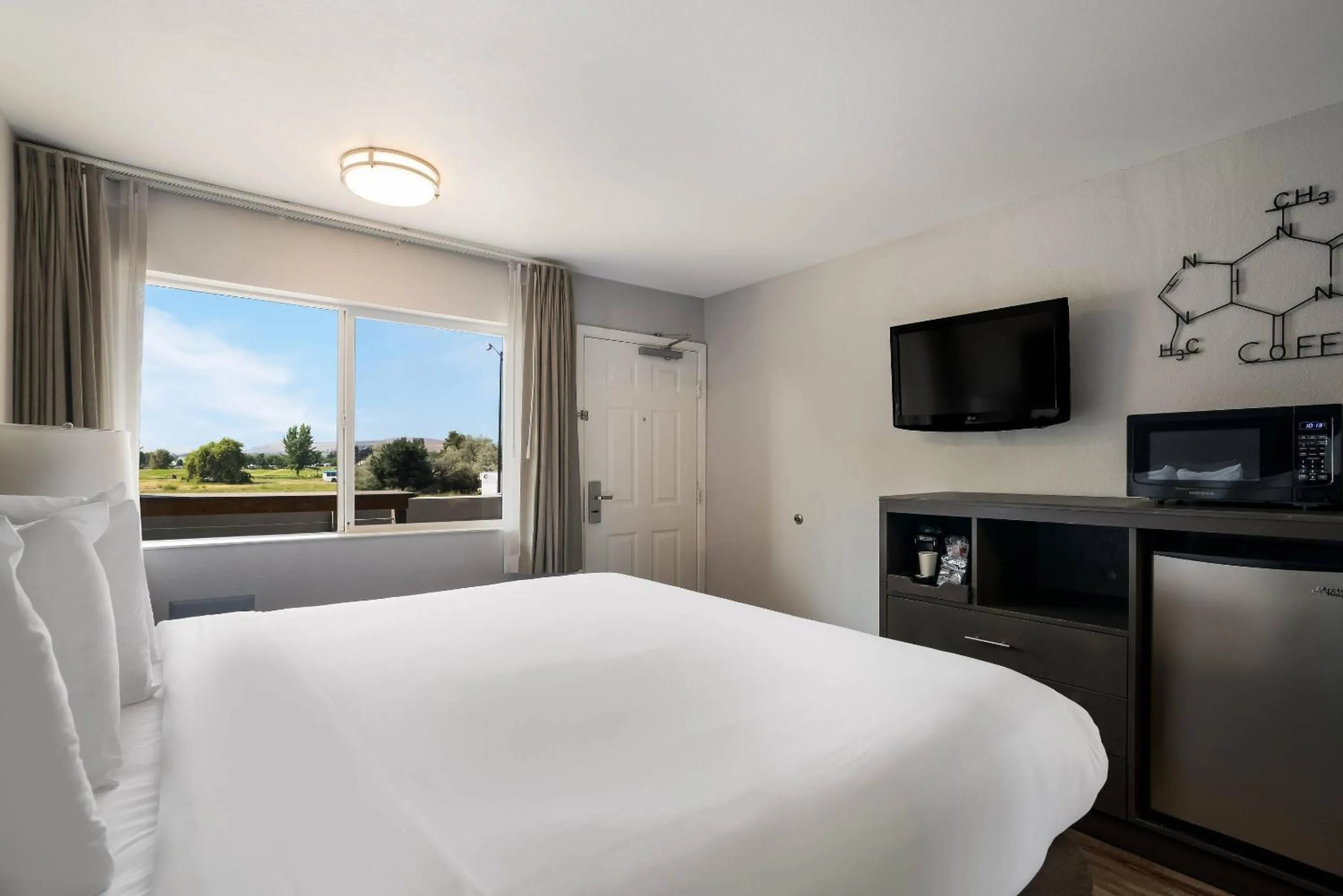 Bedroom, Bed in Richland Riverfront Hotel, an Ascend Collection Hotel