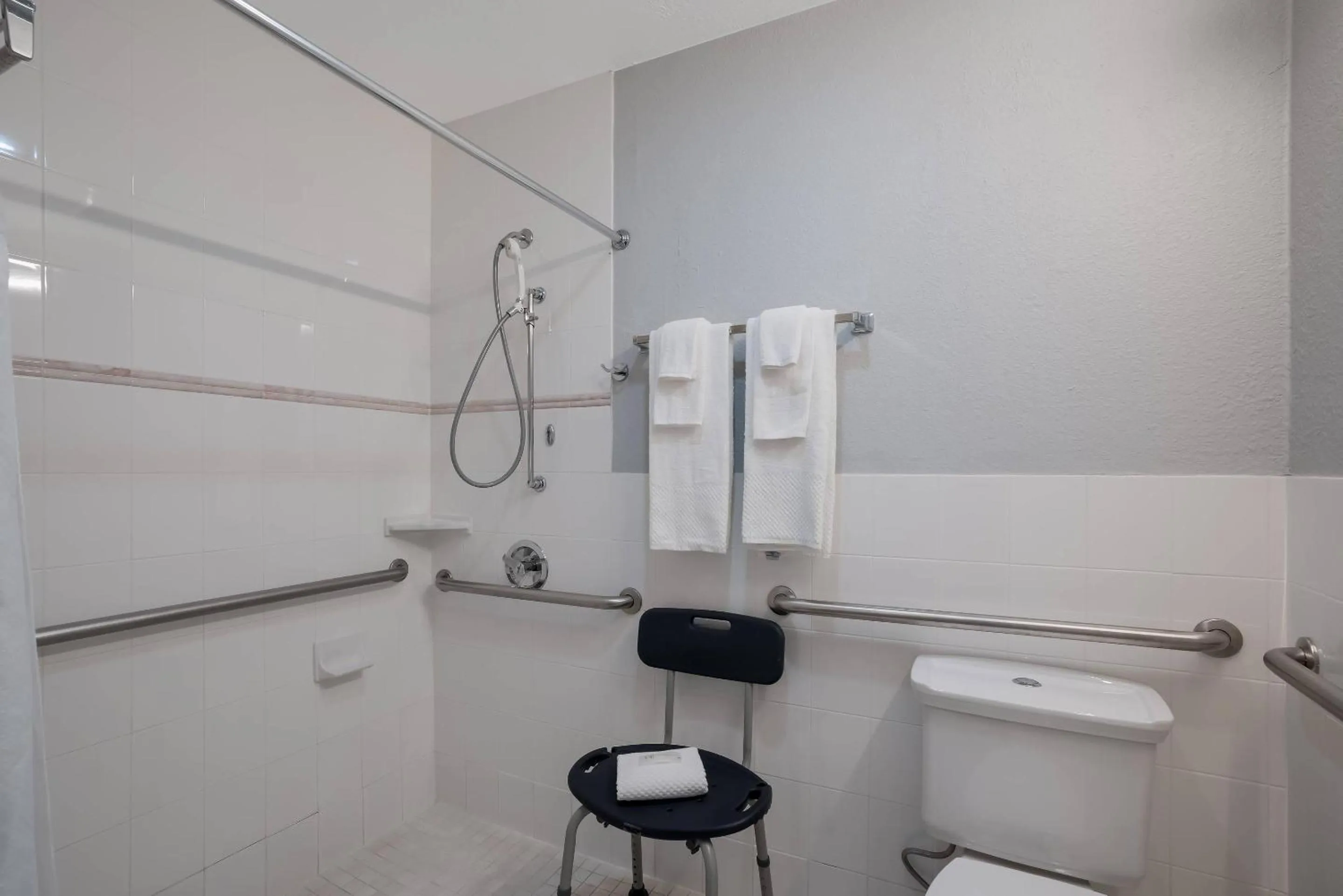 Bedroom in Richland Riverfront Hotel, an Ascend Collection Hotel