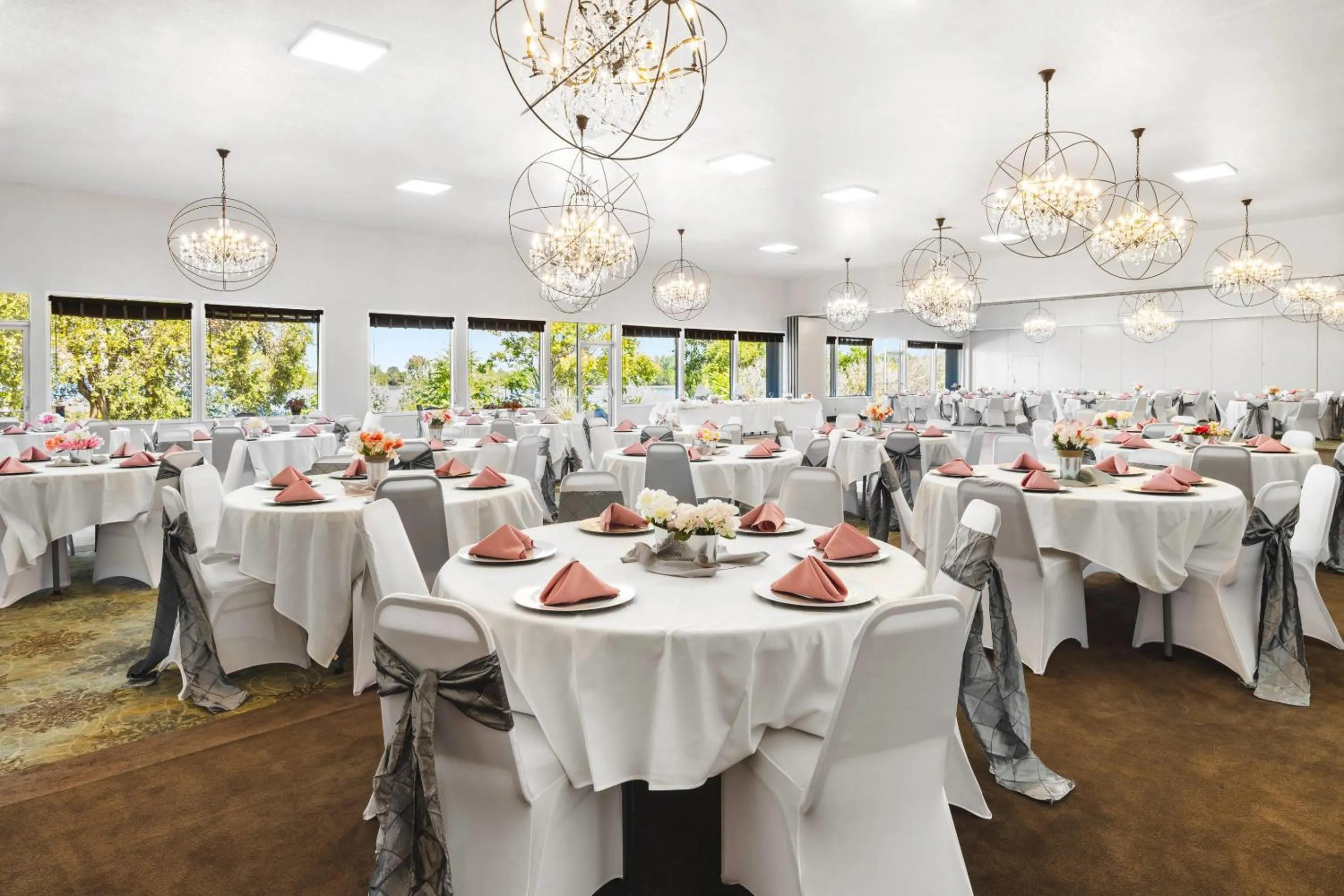 Meeting/conference room in Richland Riverfront Hotel, an Ascend Collection Hotel