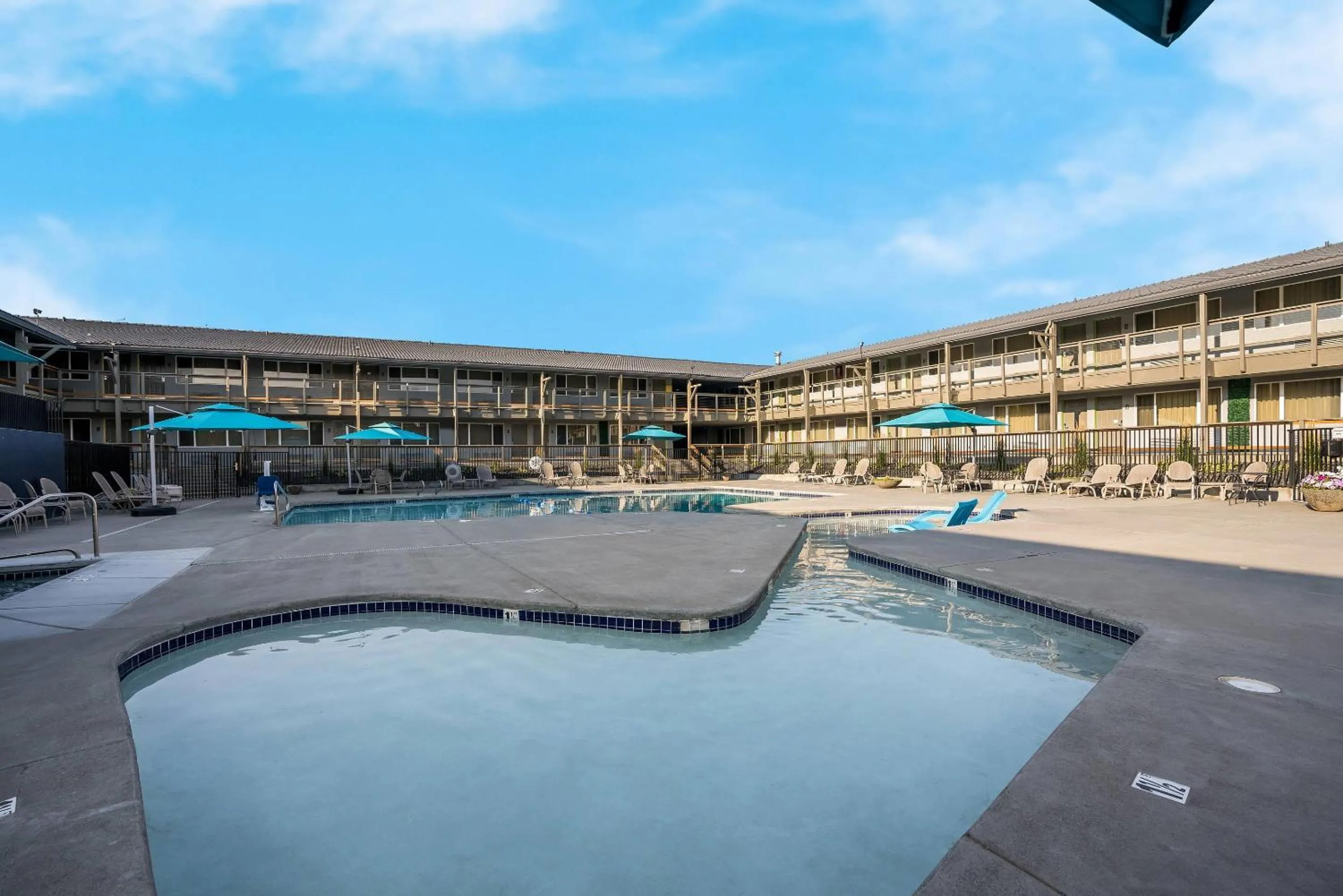 Swimming pool in Richland Riverfront Hotel, an Ascend Collection Hotel
