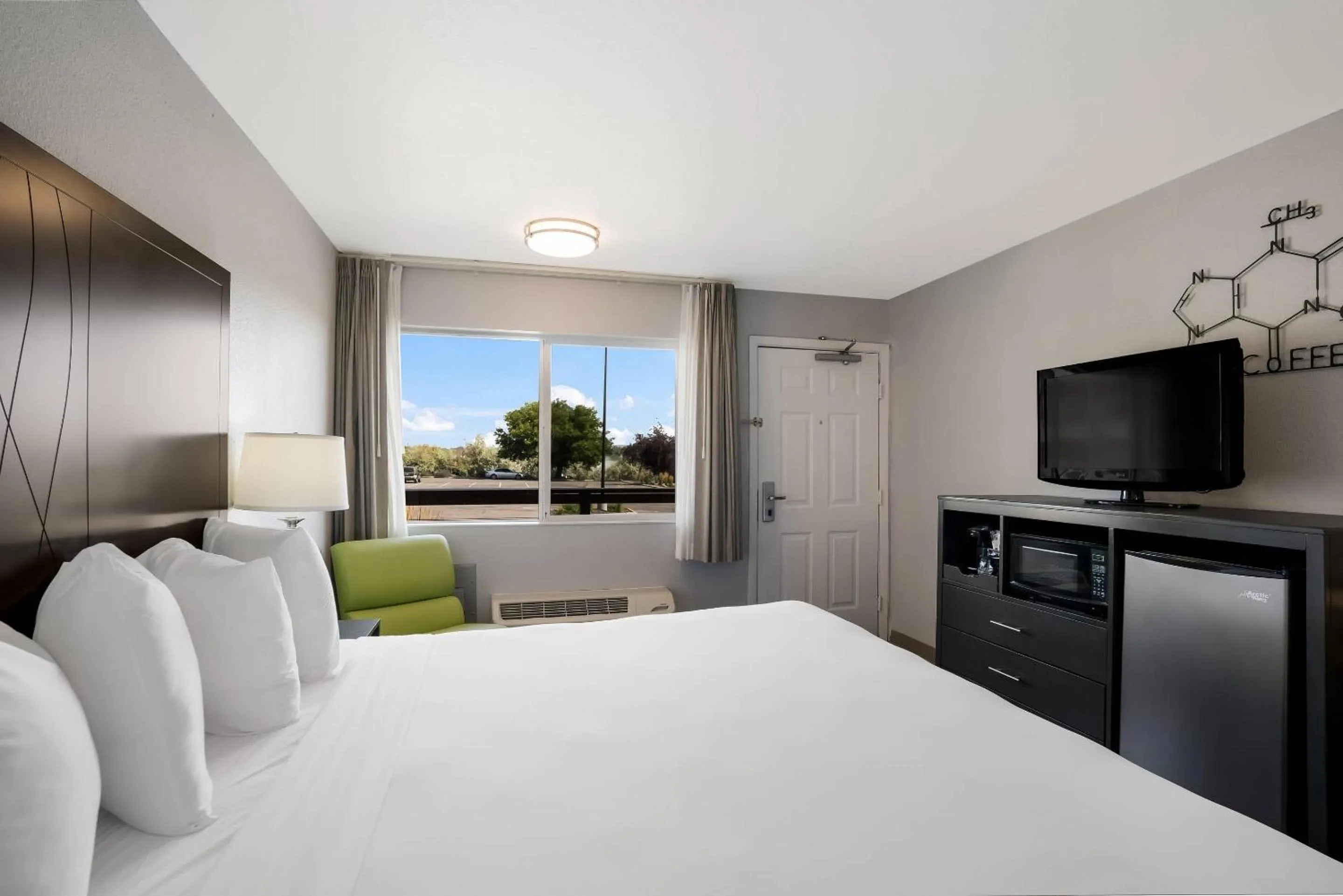 Bedroom, Bed in Richland Riverfront Hotel, an Ascend Collection Hotel