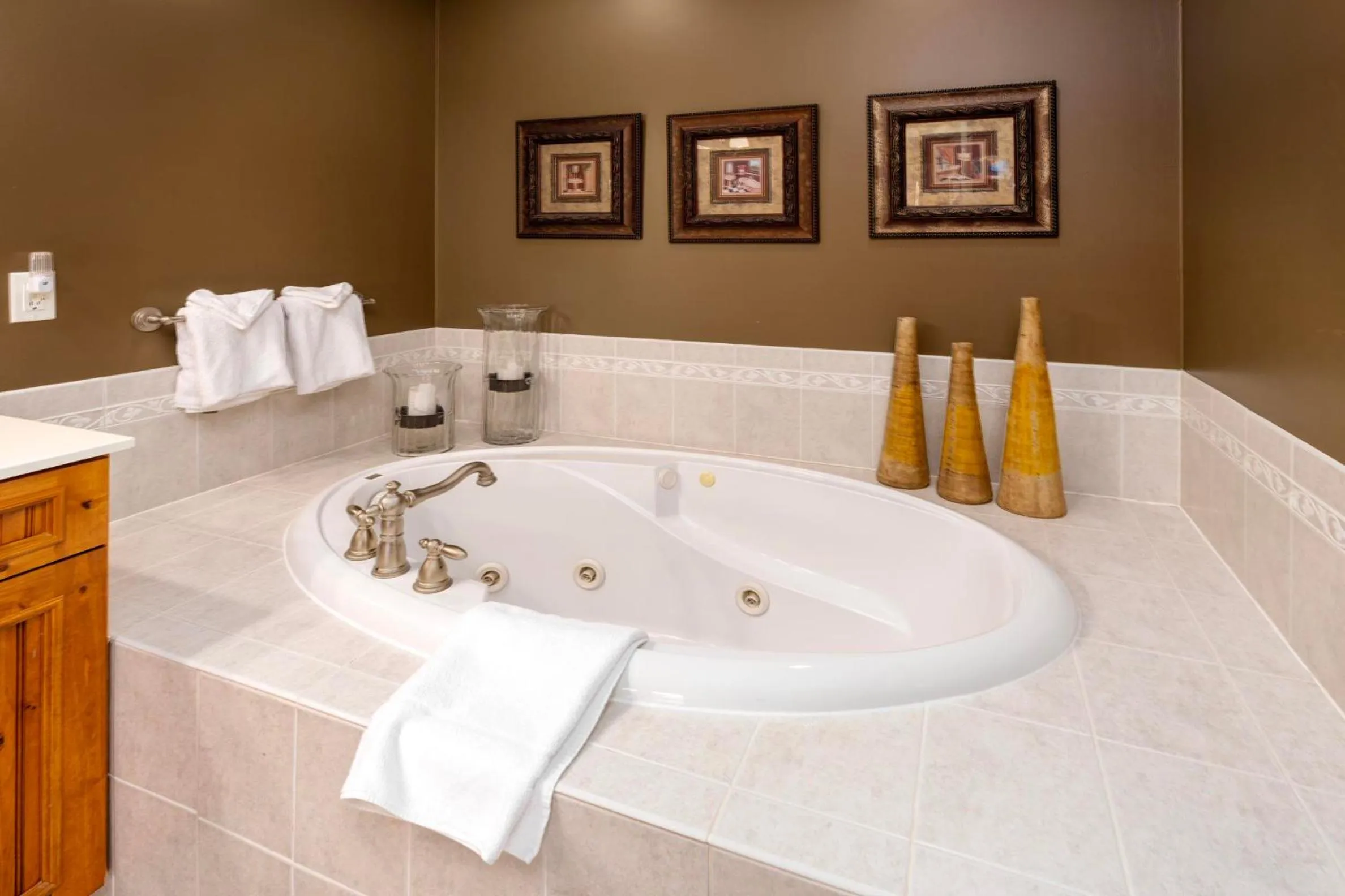 Bath in Larsmont Cottages