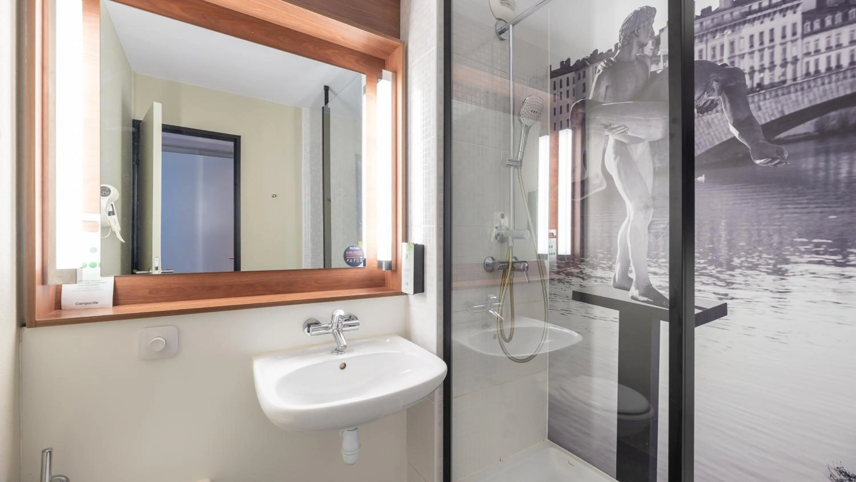 Bathroom in Campanile PRIME - Lyon Ouest Tassin