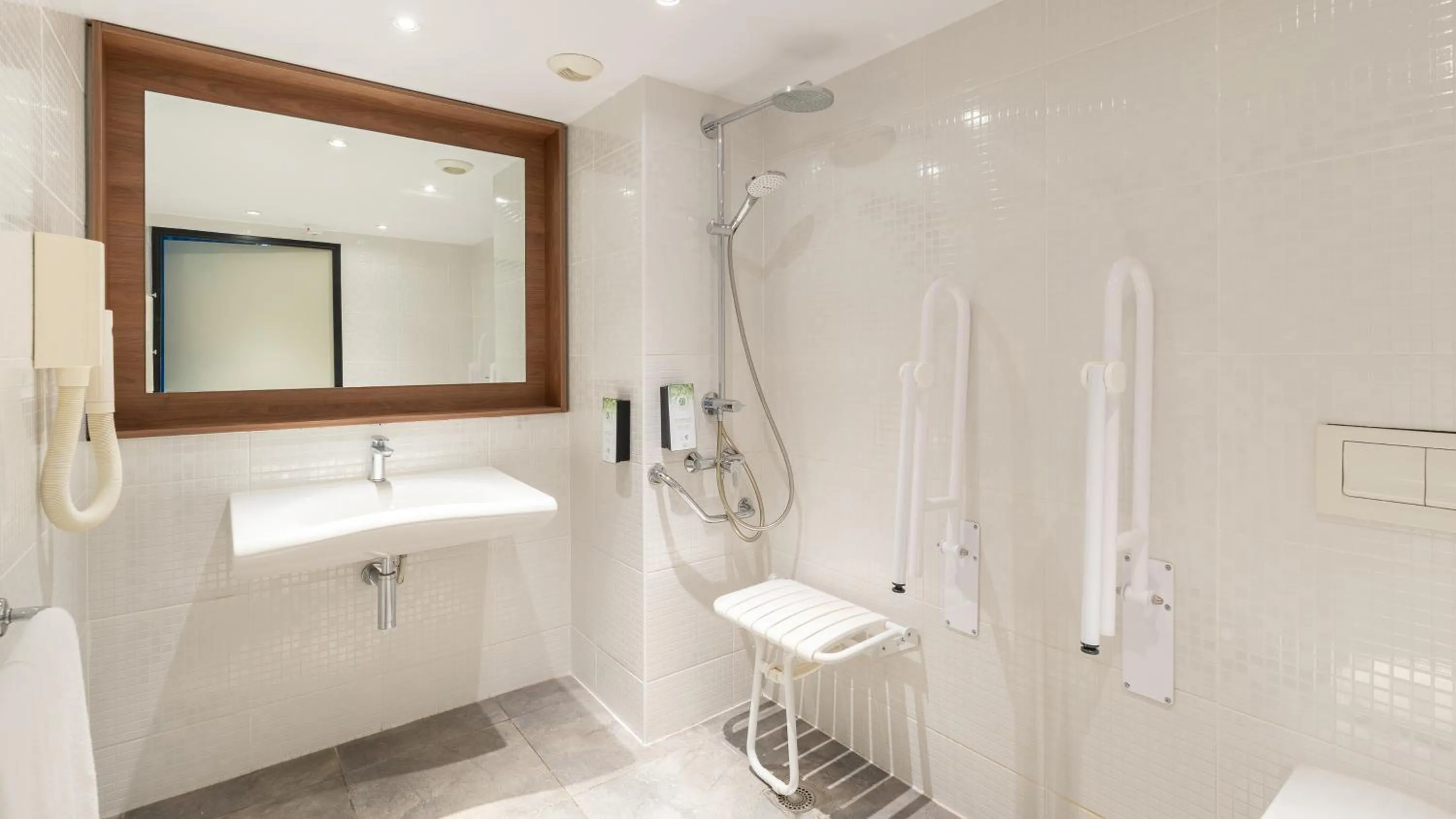 Bathroom in Campanile PRIME - Lyon Ouest Tassin