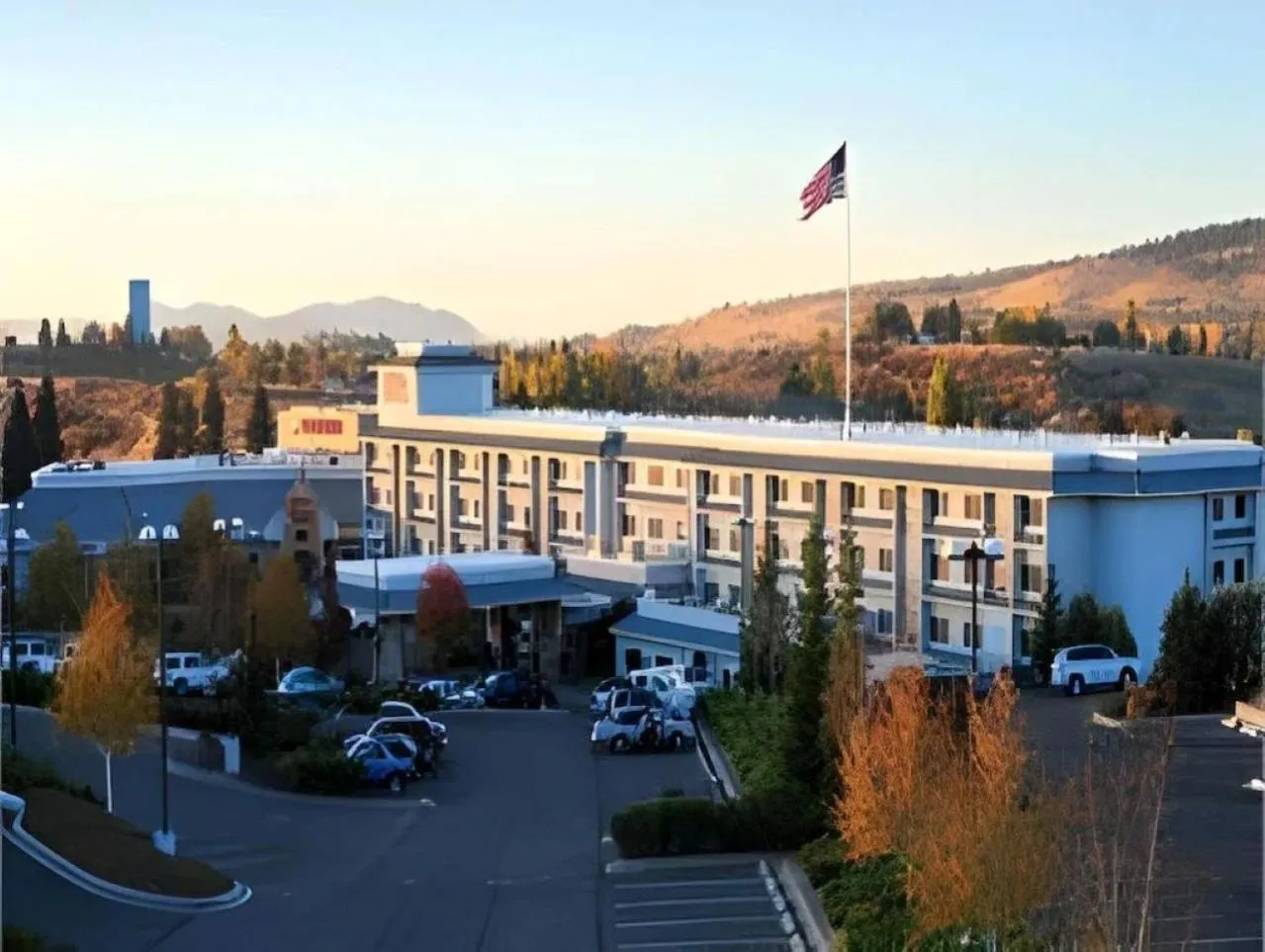 Property building in Shilo Inn Klamath Falls