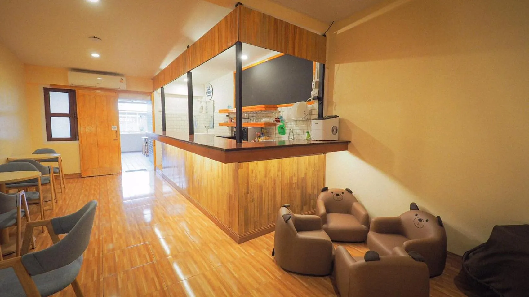Lounge or bar in I-Sleep Silom Hostel