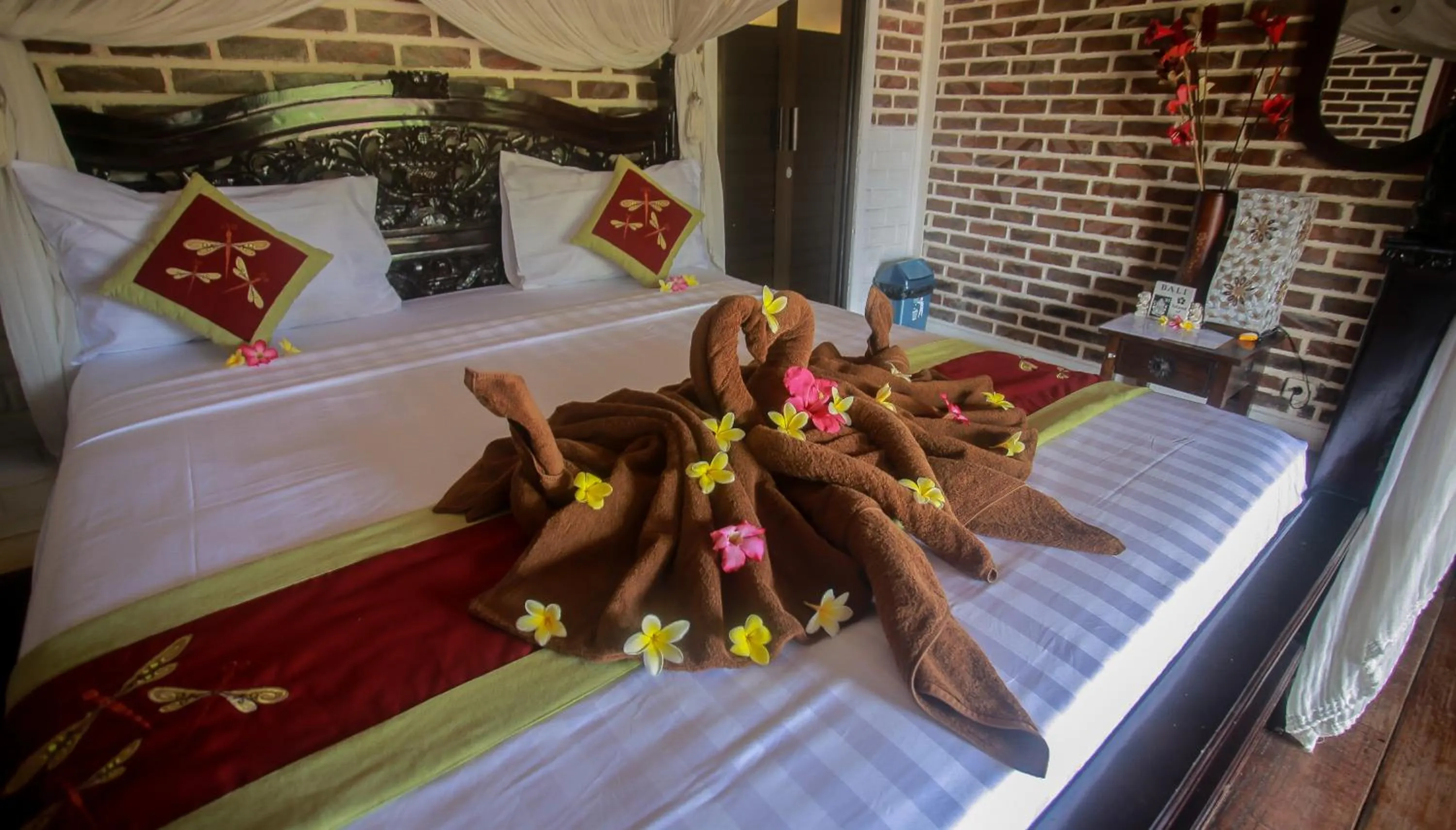 Bed in Balangan Sea View Bungalow