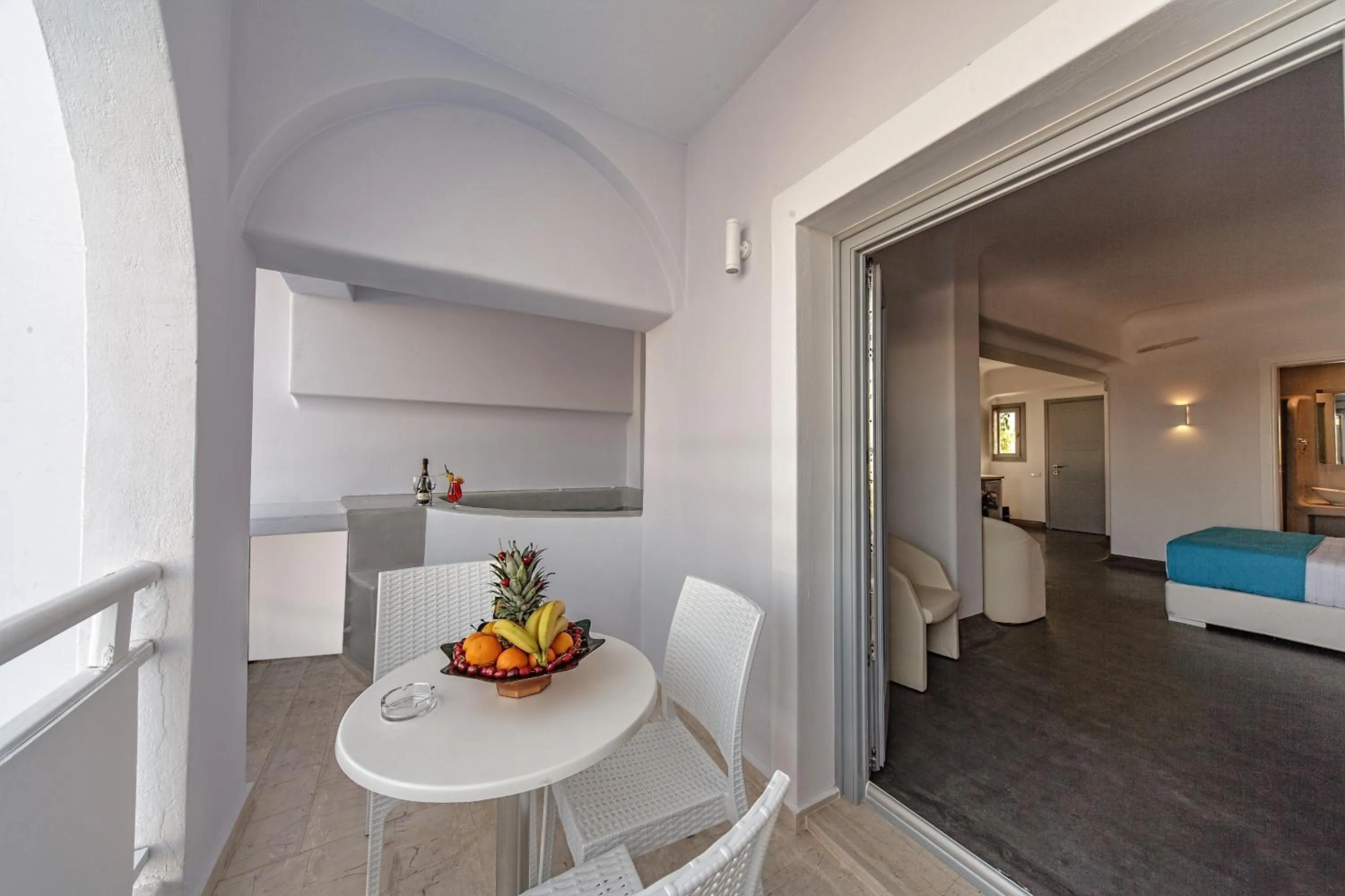 Business facilities, Bed in Blue Waves Suites & Apartments