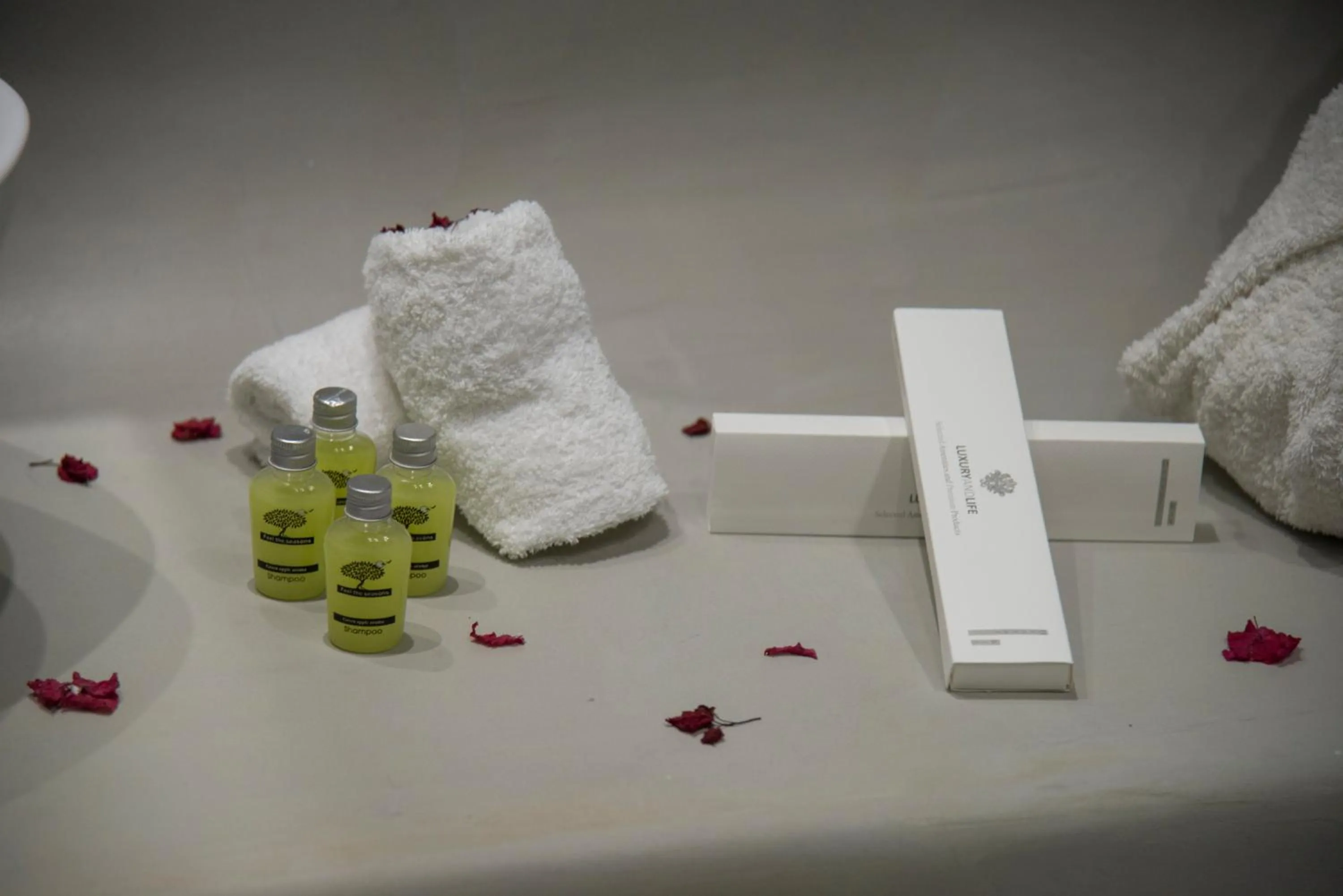 Toilet in Blue Waves Suites & Apartments