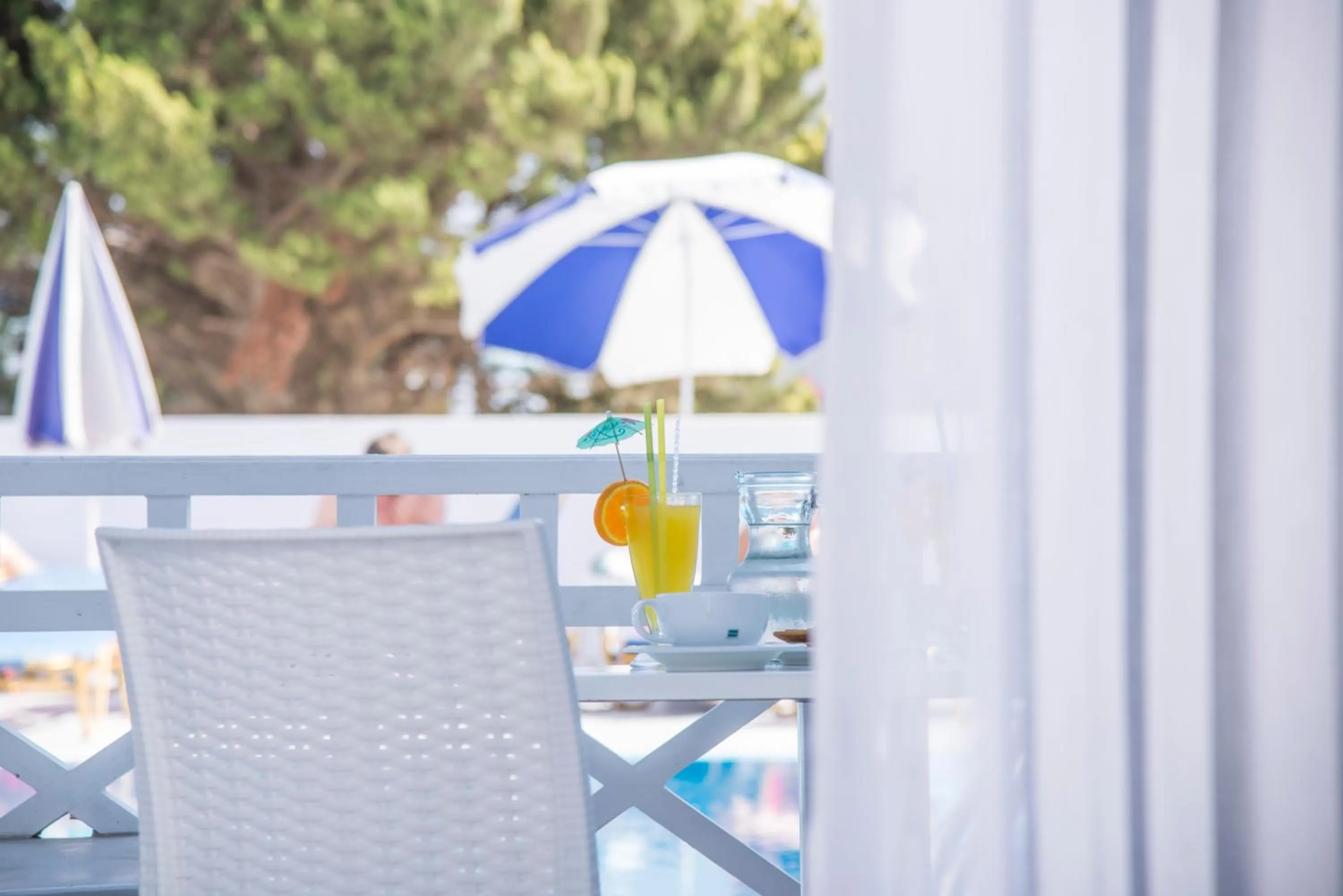 Food and drinks in Blue Waves Suites & Apartments