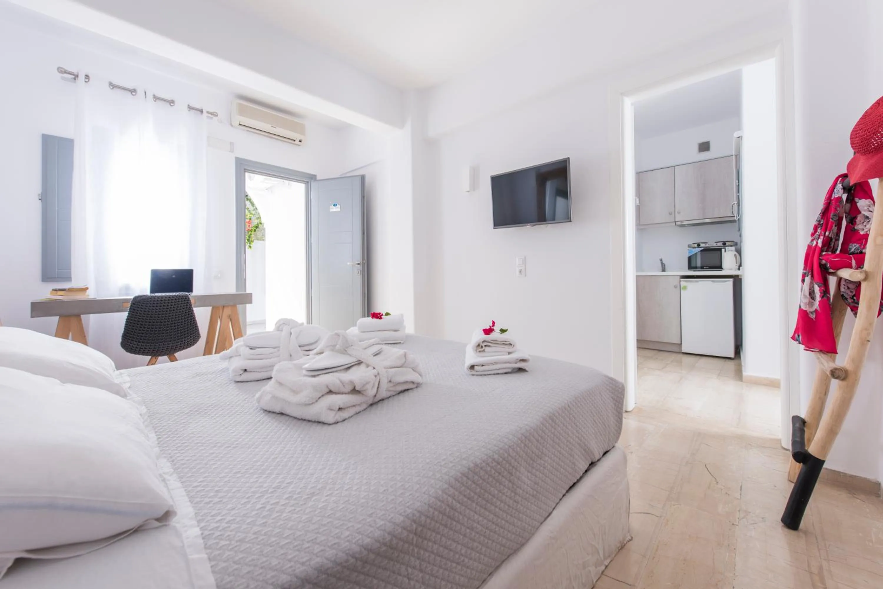 Bedroom, Bed in Blue Waves Suites & Apartments