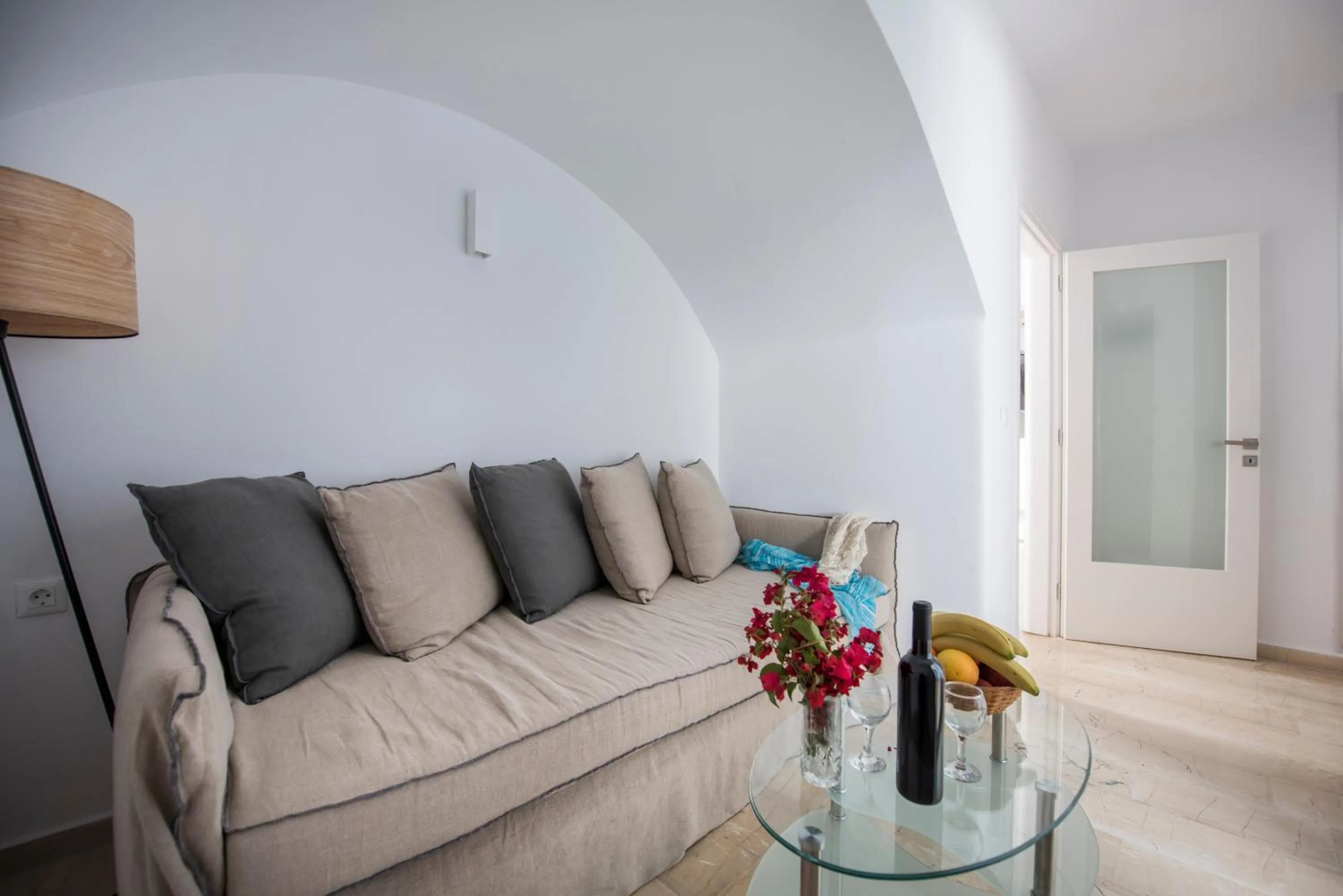 Seating area in Blue Waves Suites & Apartments