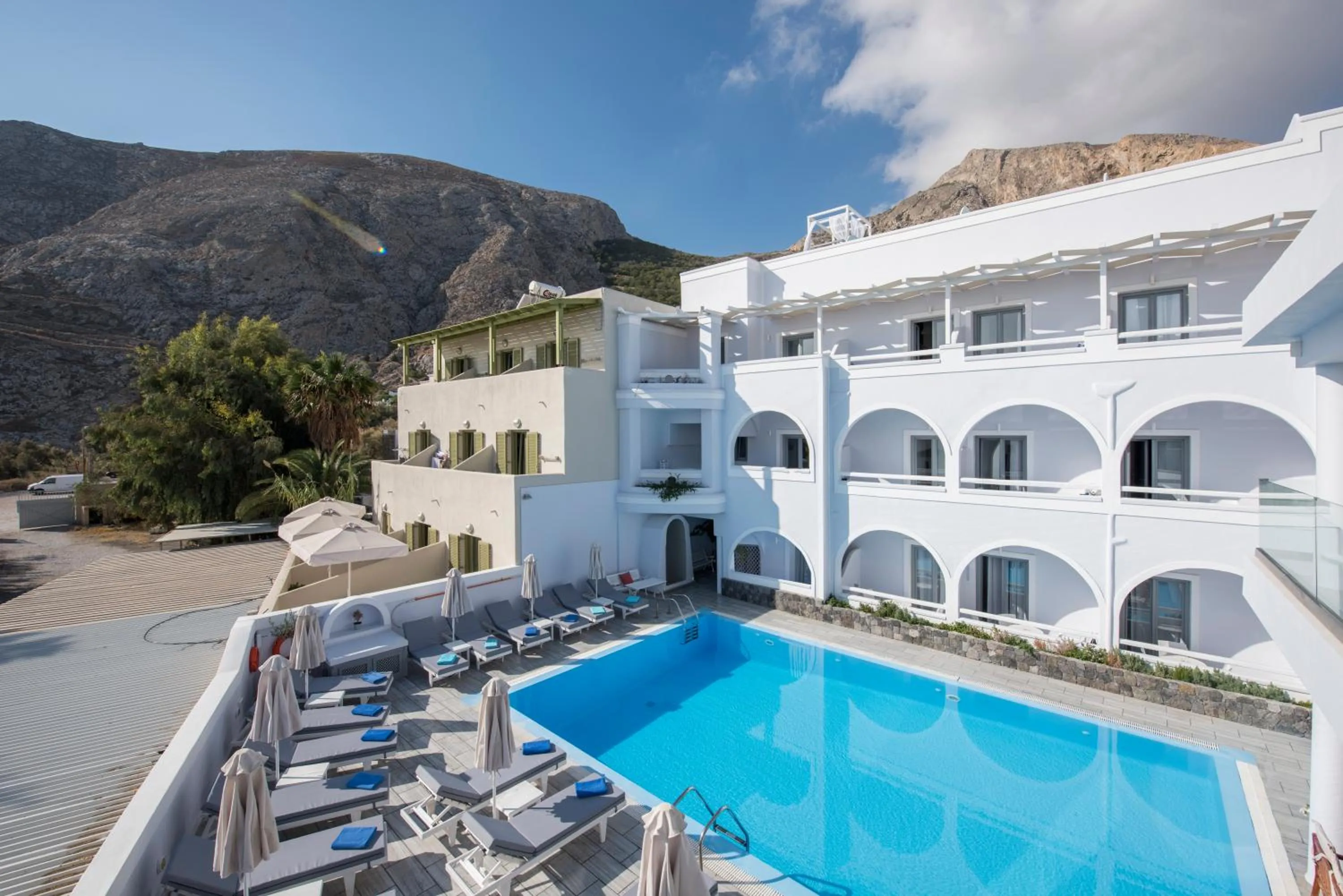 Property building in Blue Waves Suites & Apartments