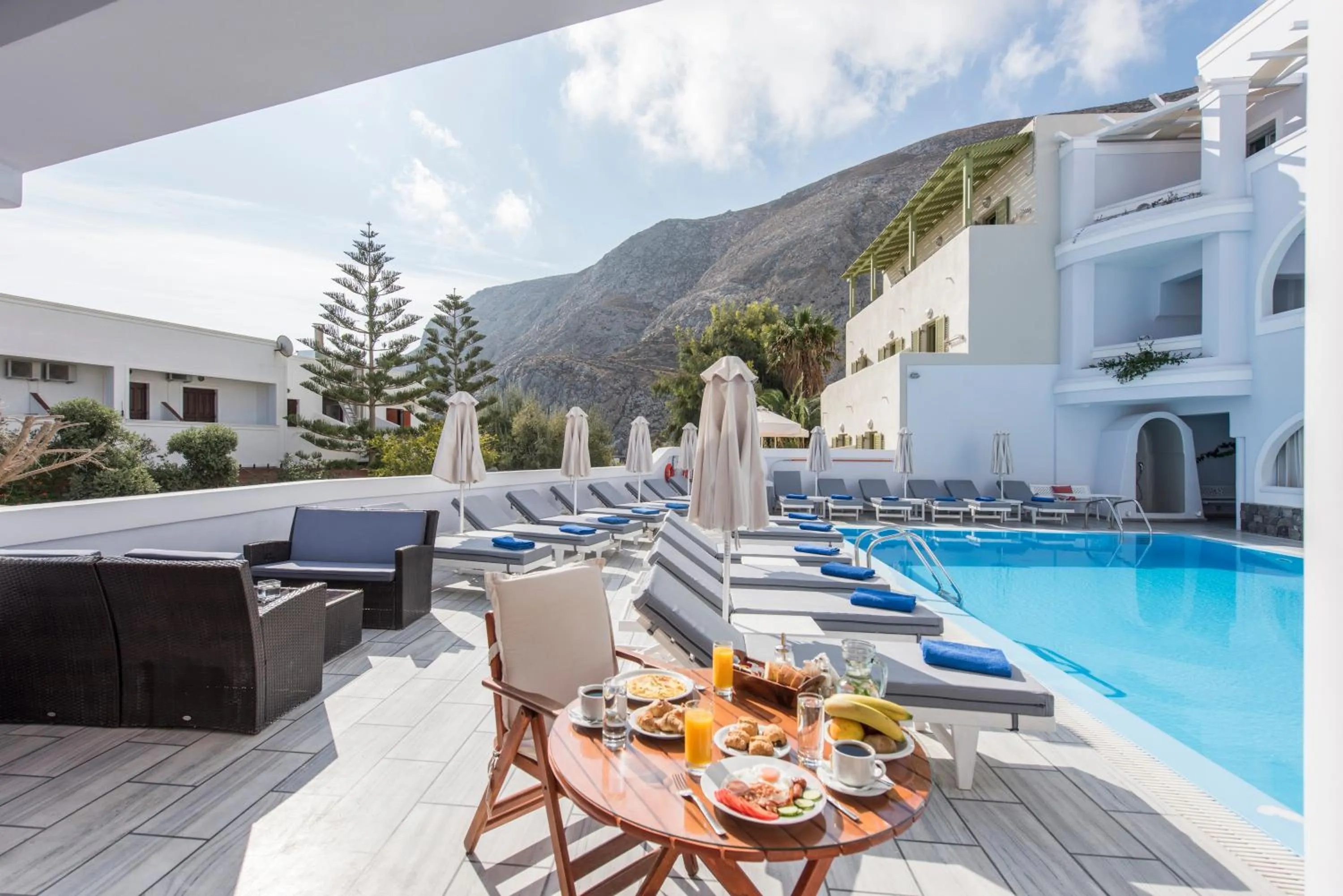 Property building in Blue Waves Suites & Apartments