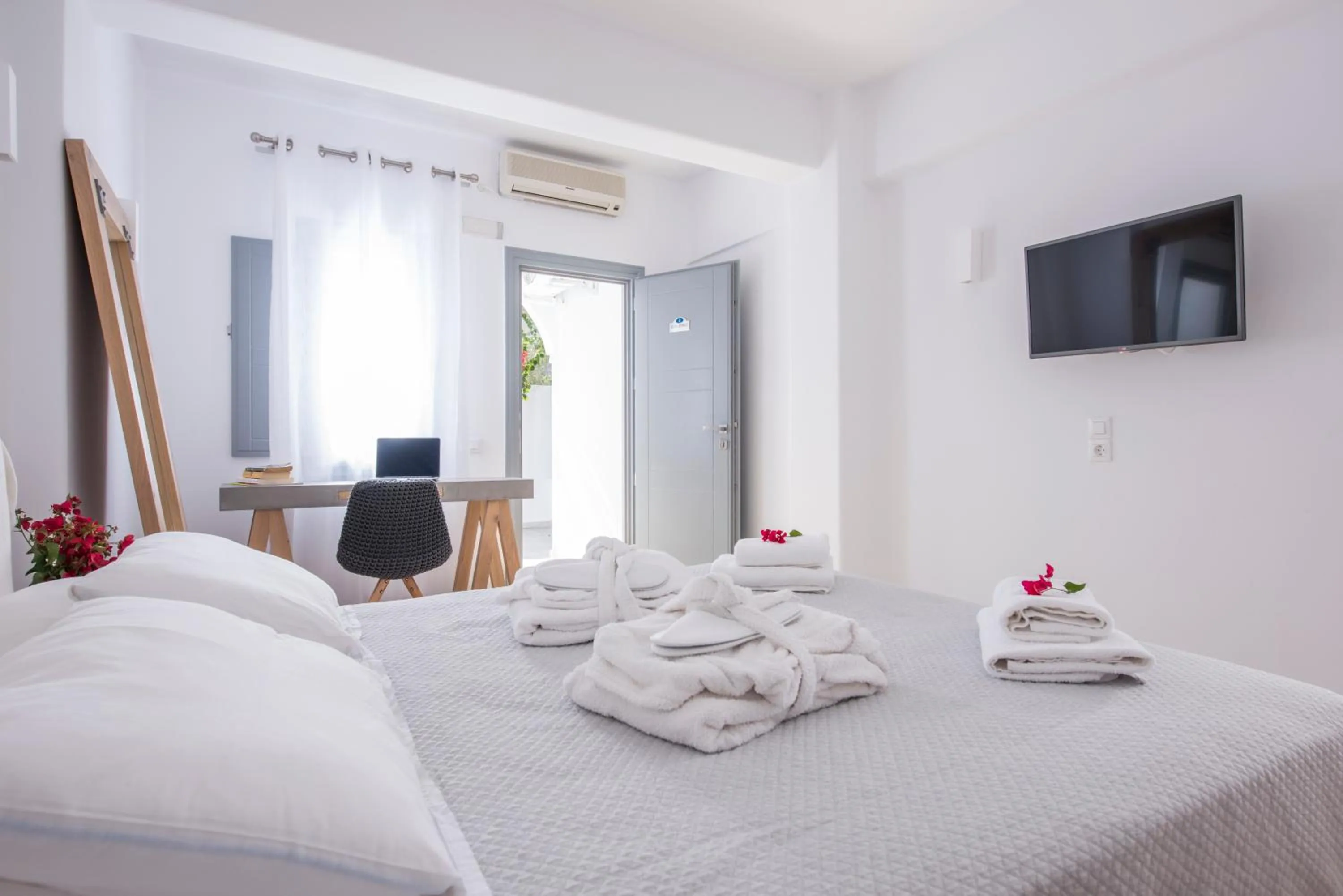 Bedroom, Bed in Blue Waves Suites & Apartments