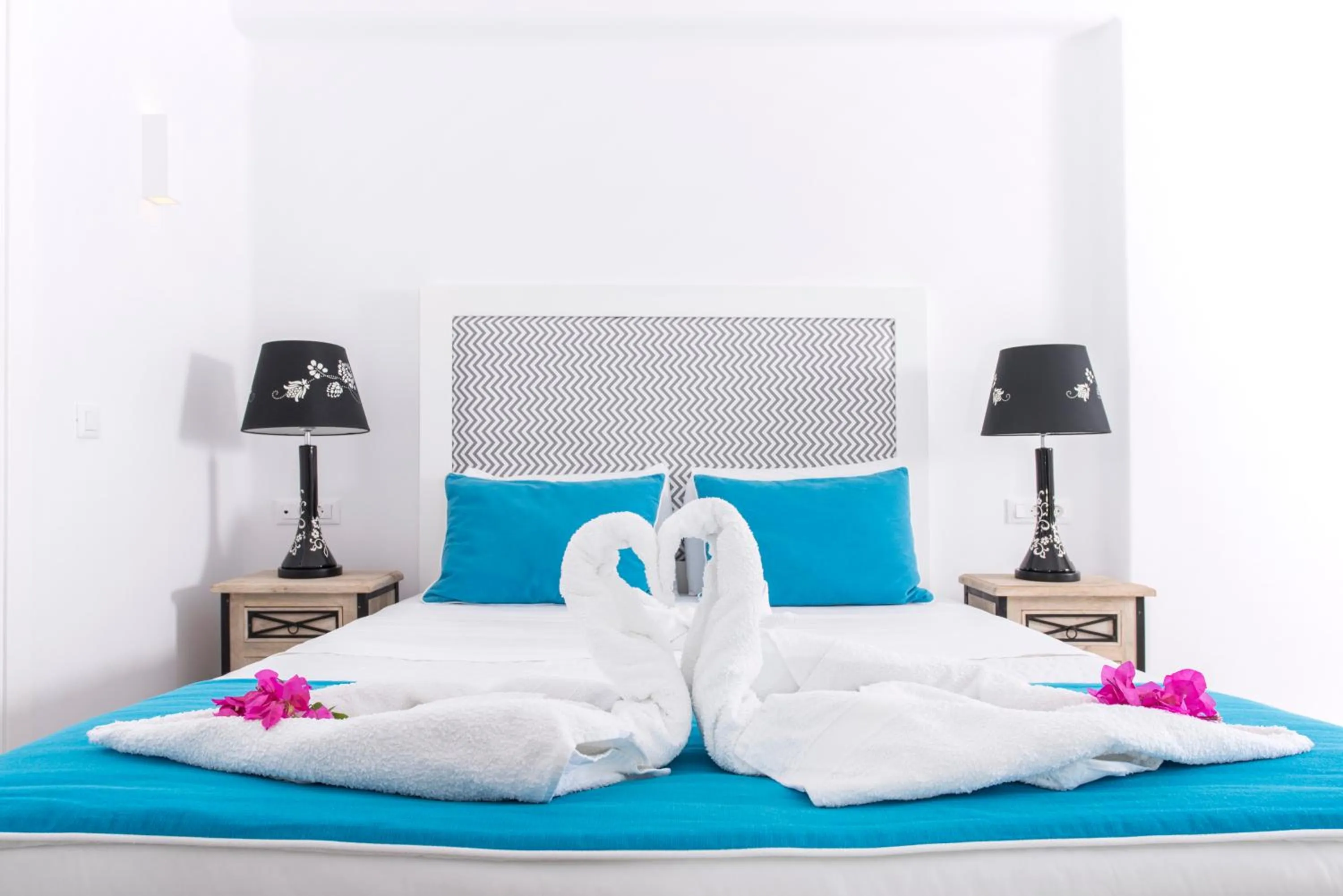 Bed in Blue Waves Suites & Apartments