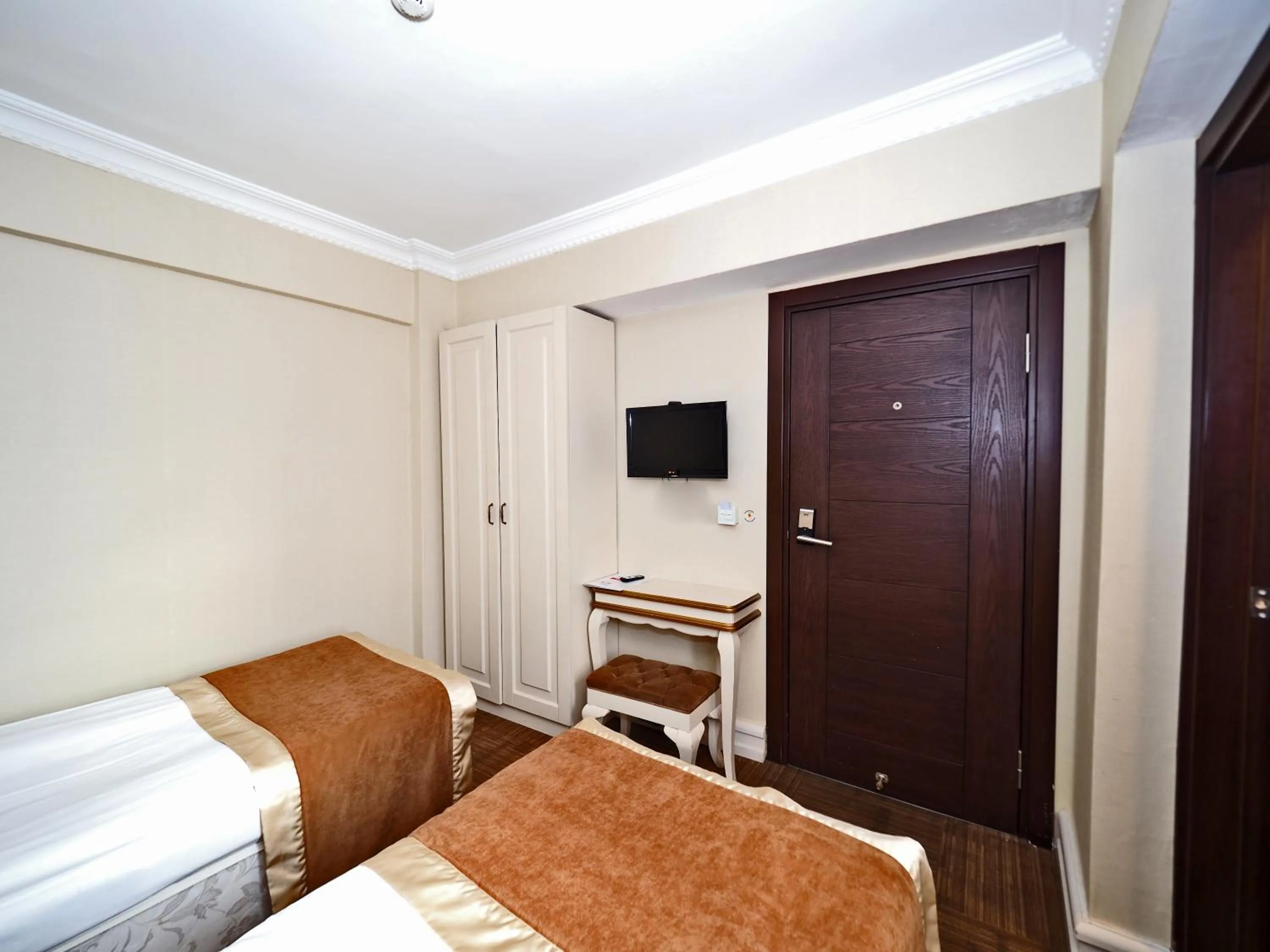 Photo of the whole room, Bed in Elysion Hotel