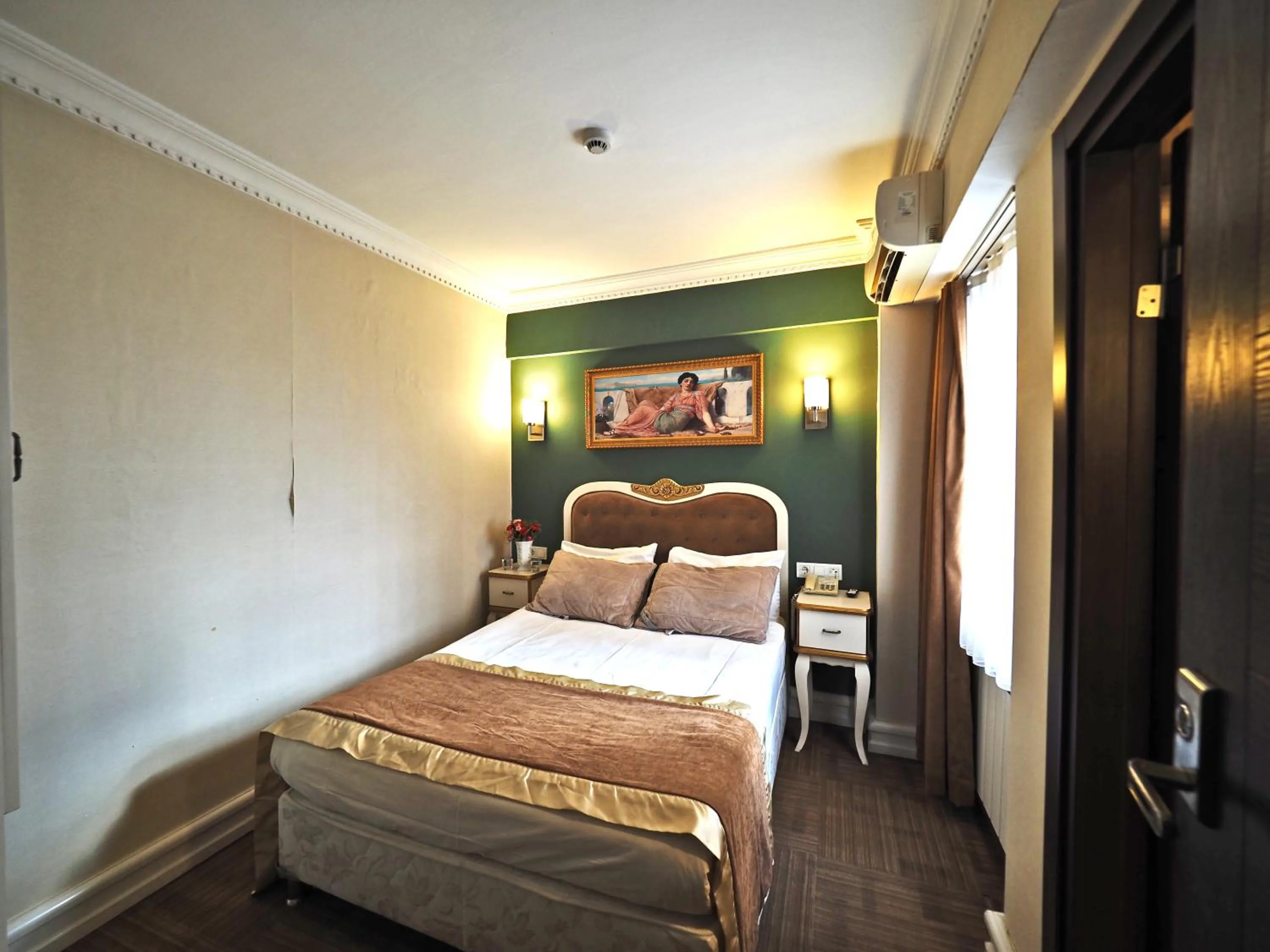 Photo of the whole room, Bed in Elysion Hotel