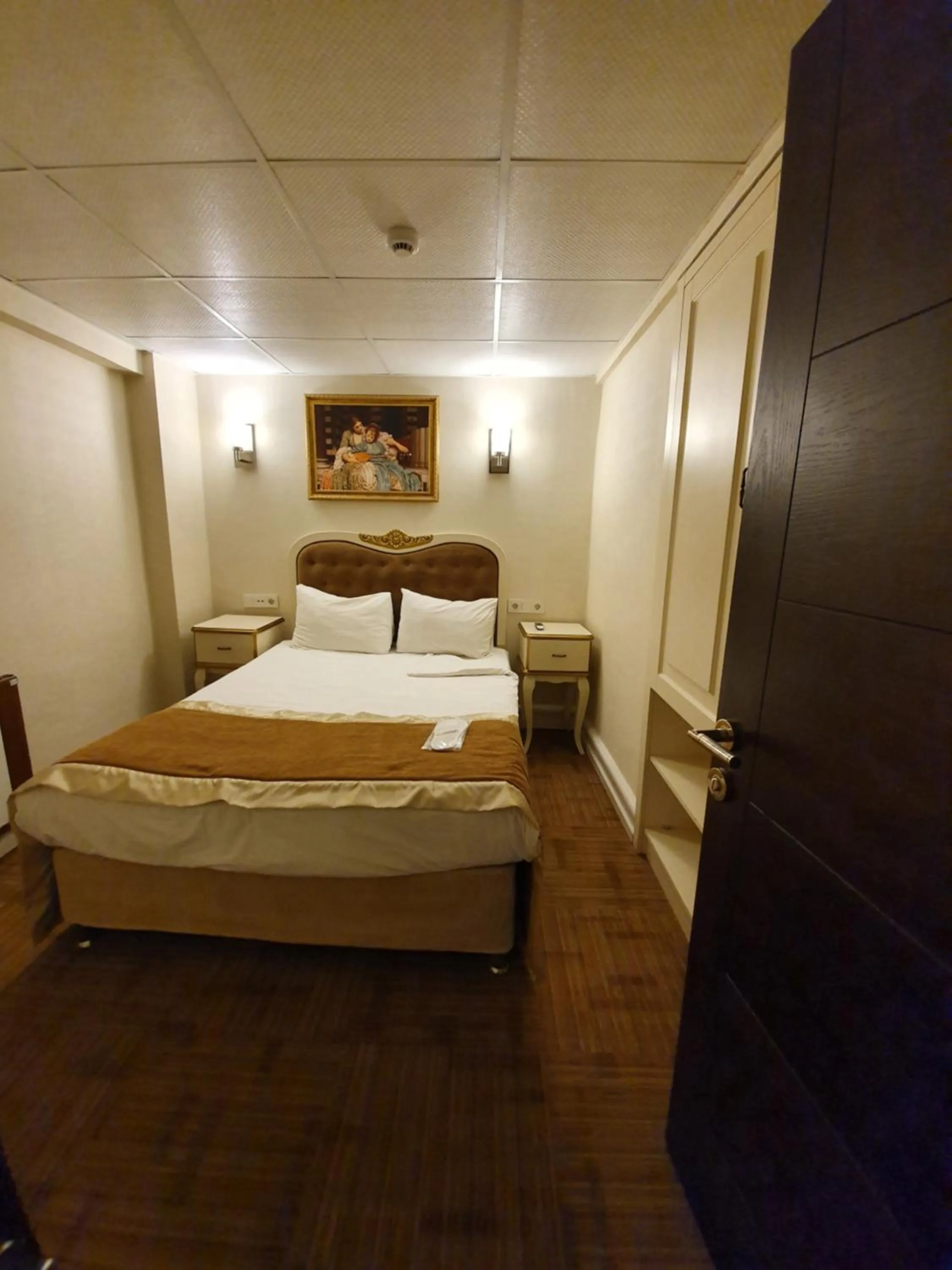 Photo of the whole room, Bed in Elysion Hotel