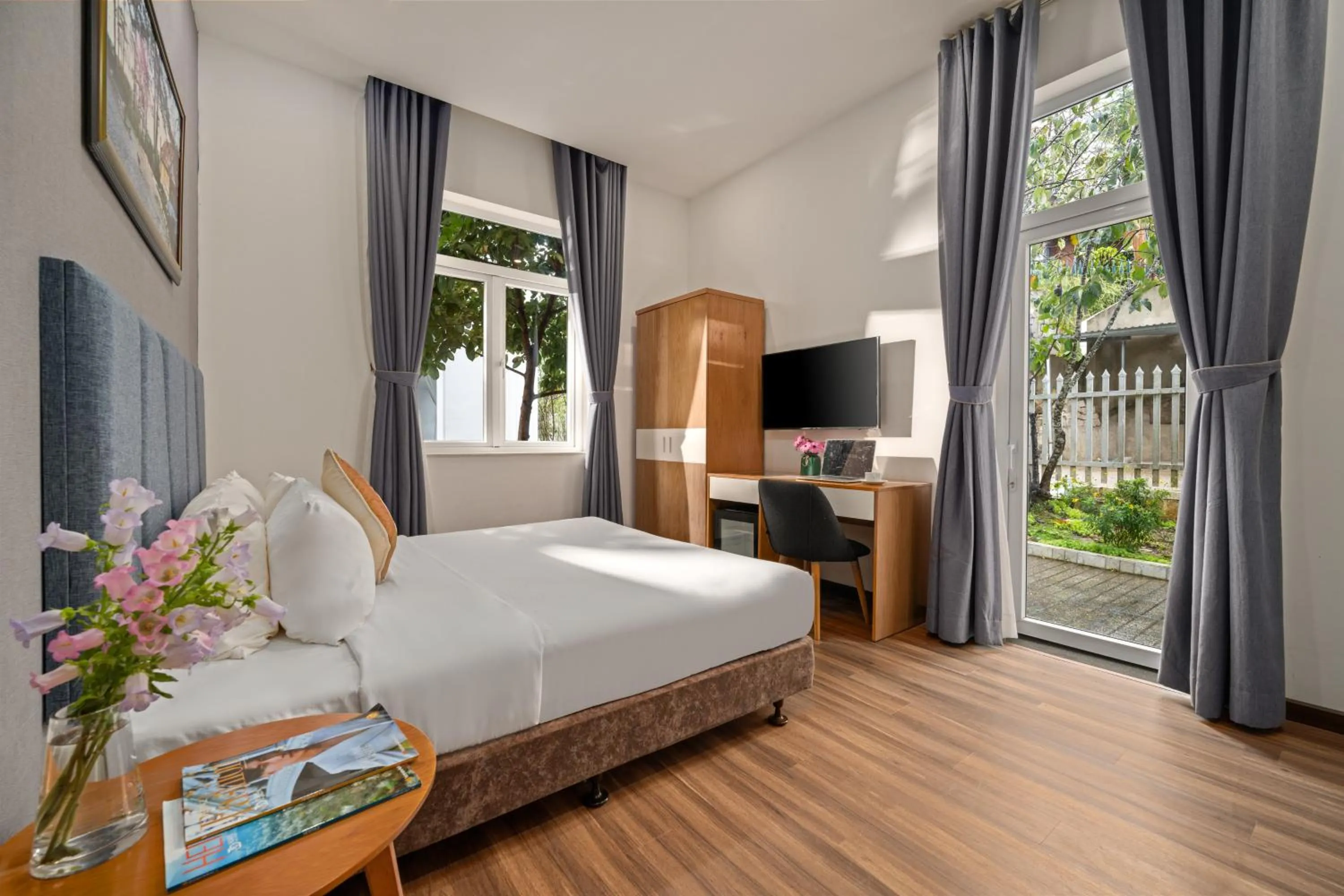 Photo of the whole room, Bed in Myrtle Boutique Hotel