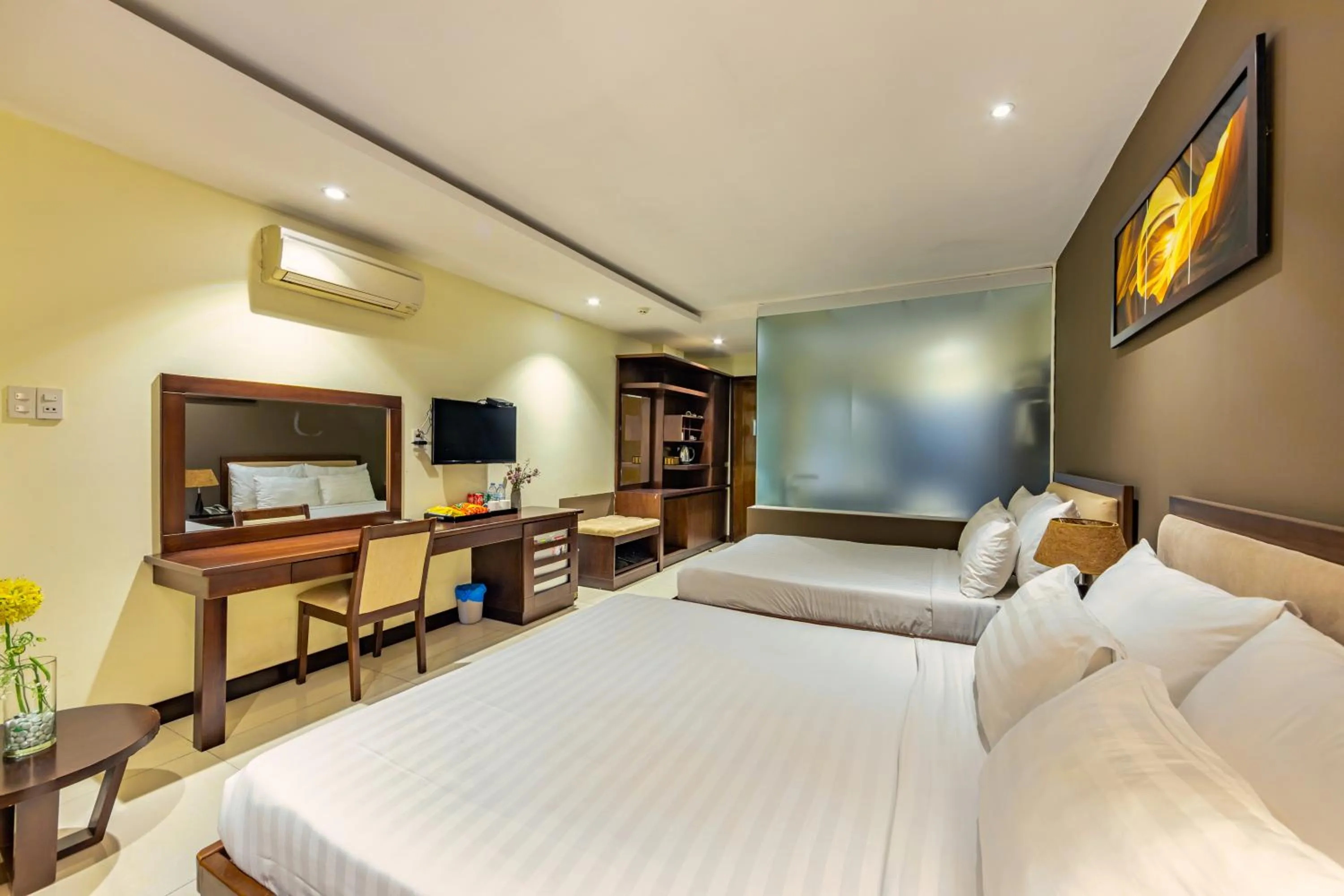 TV and multimedia in The Noble Swan Central Dong Du Hotel