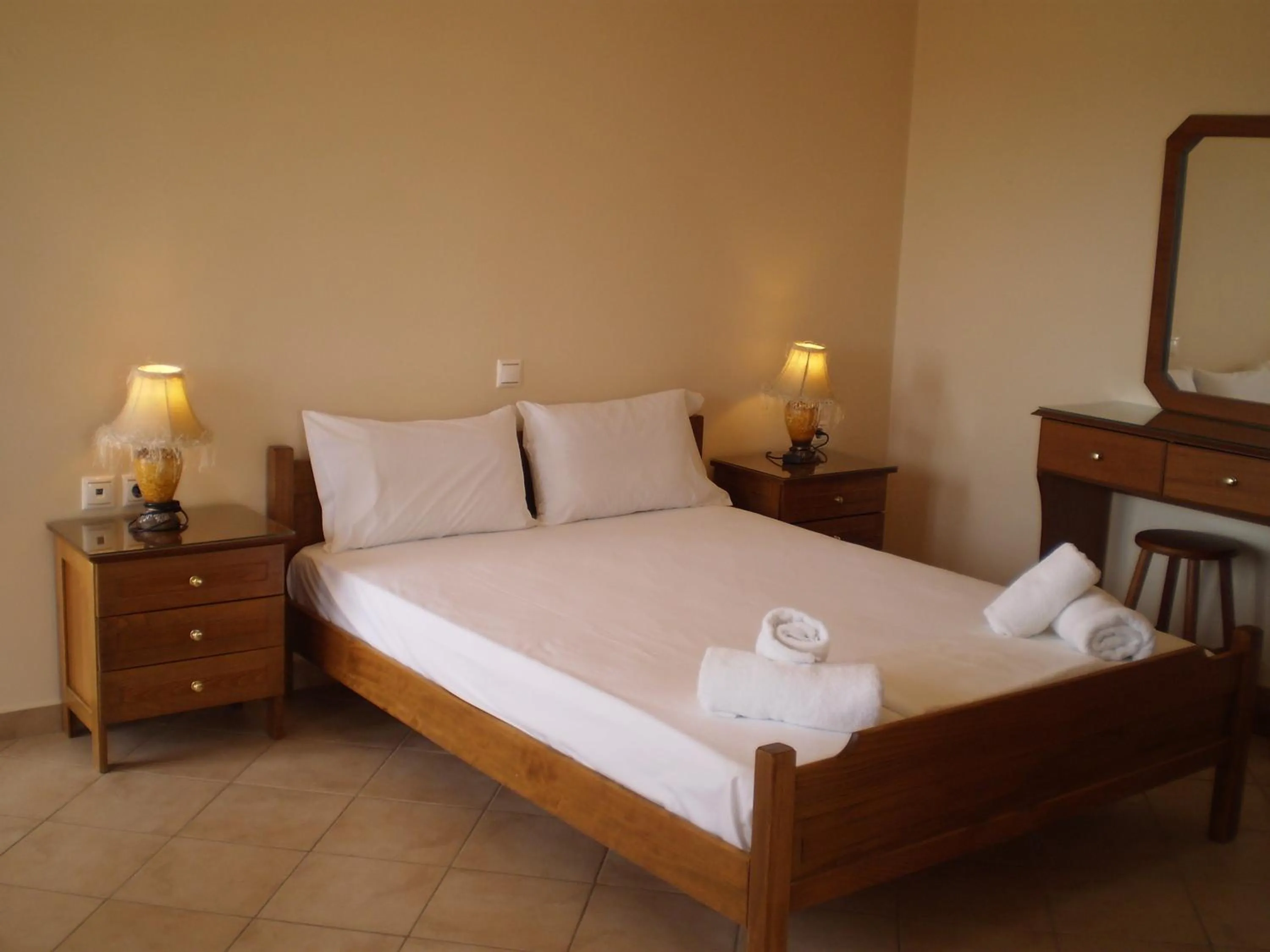 Toilet, Bed in Katsenos studios