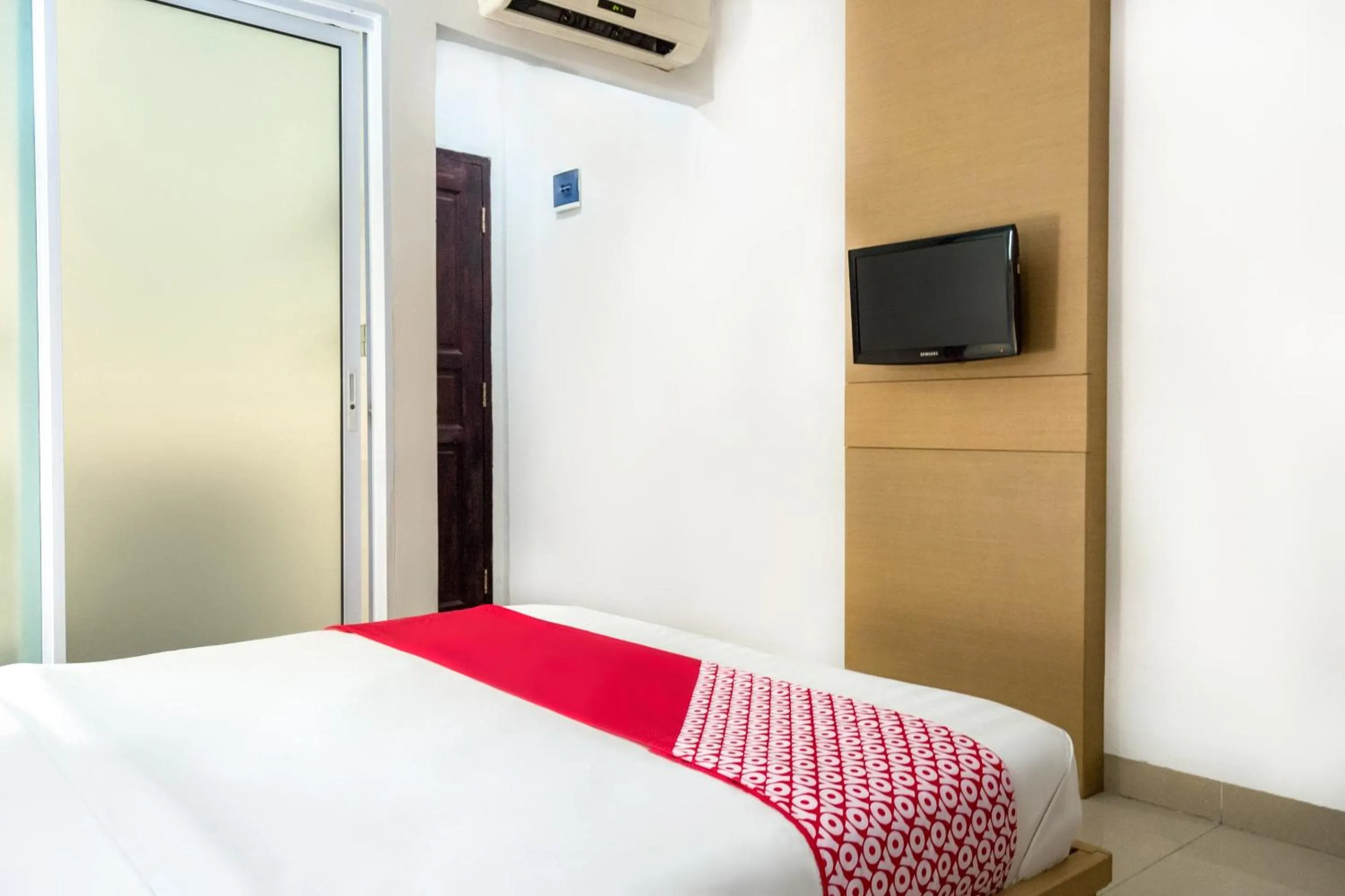 Bedroom, Bed in Capital O 664 Romance Hotel