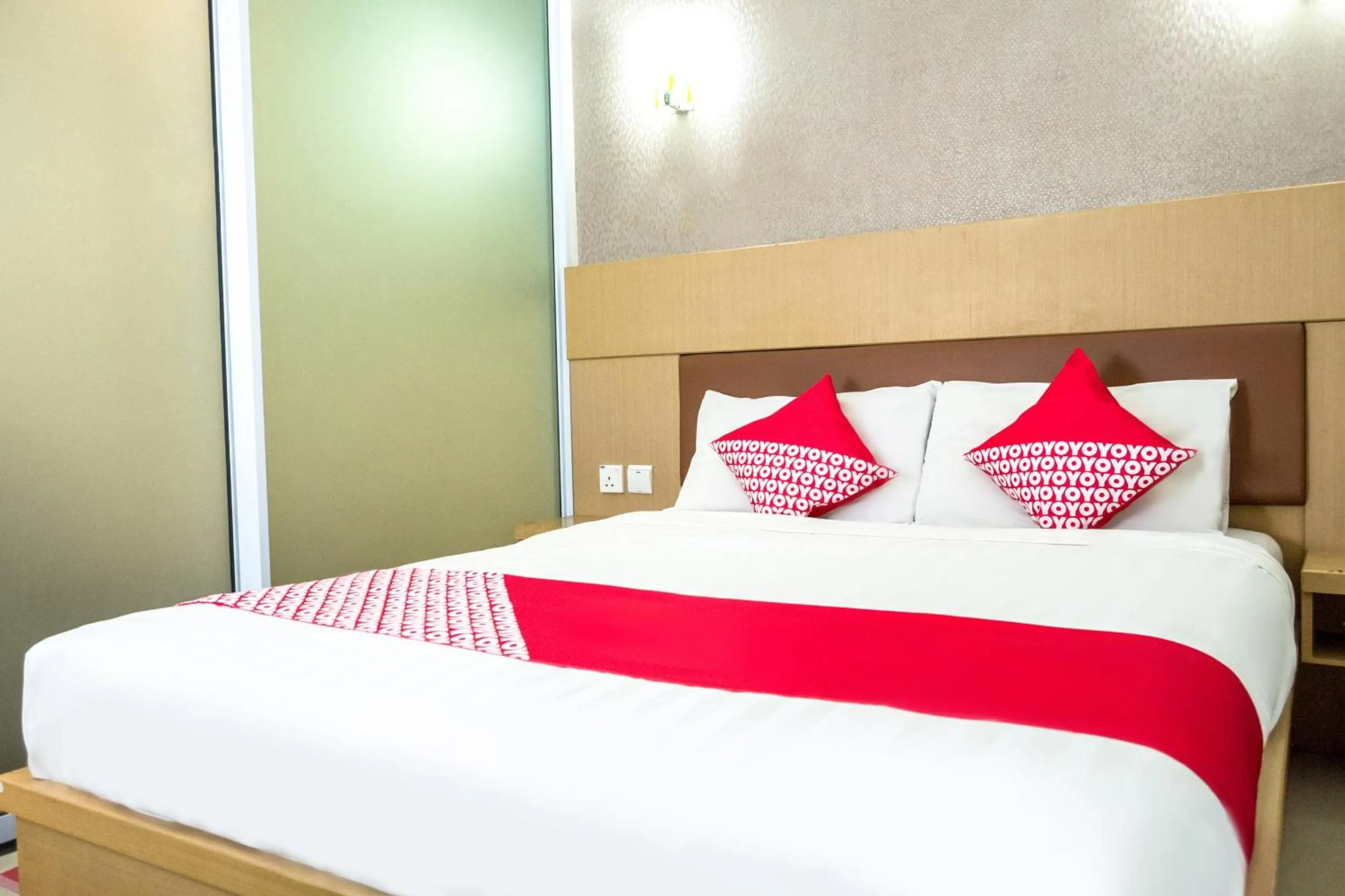 Bedroom, Bed in Capital O 664 Romance Hotel