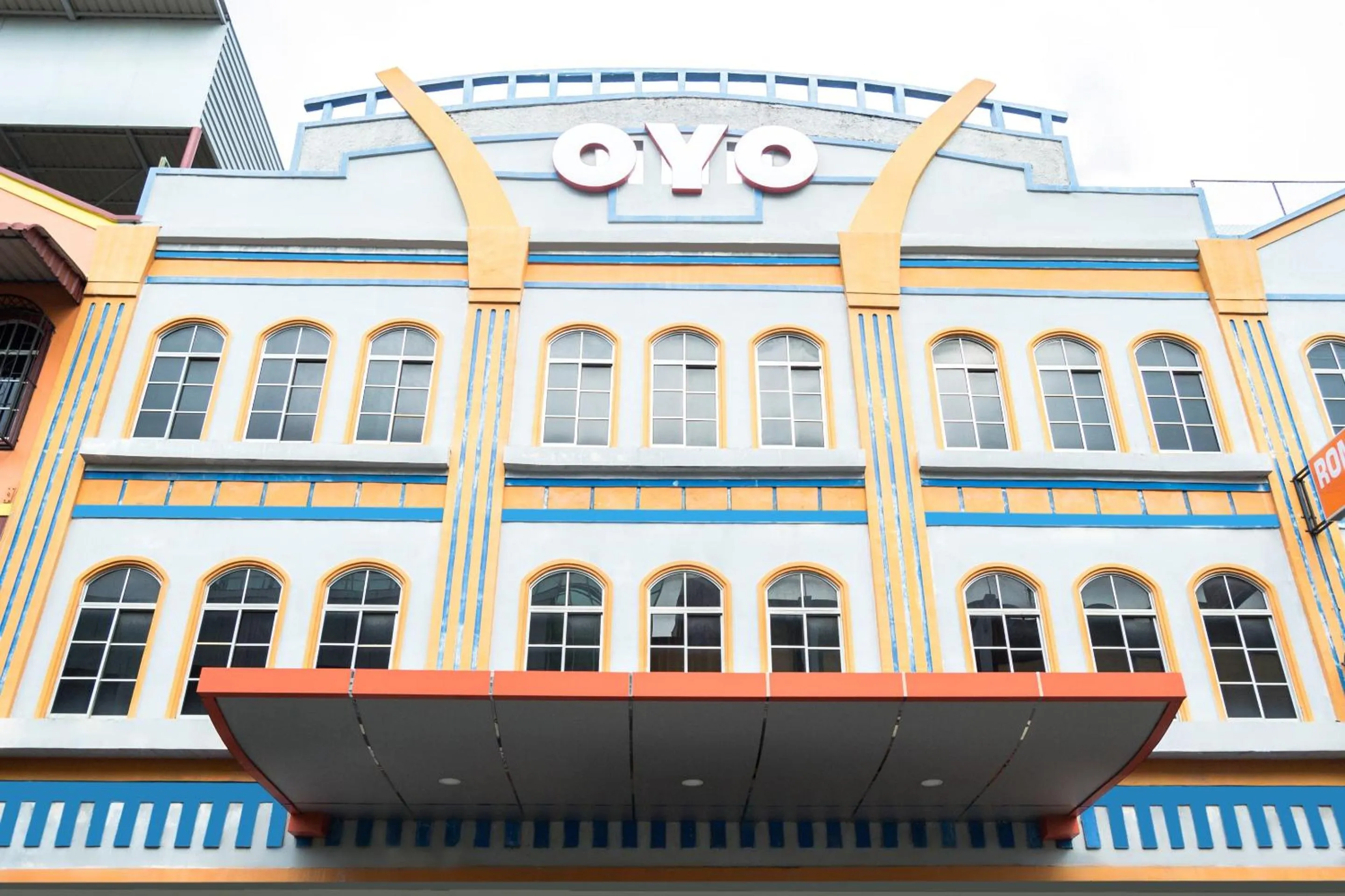 Facade/entrance in Capital O 664 Romance Hotel