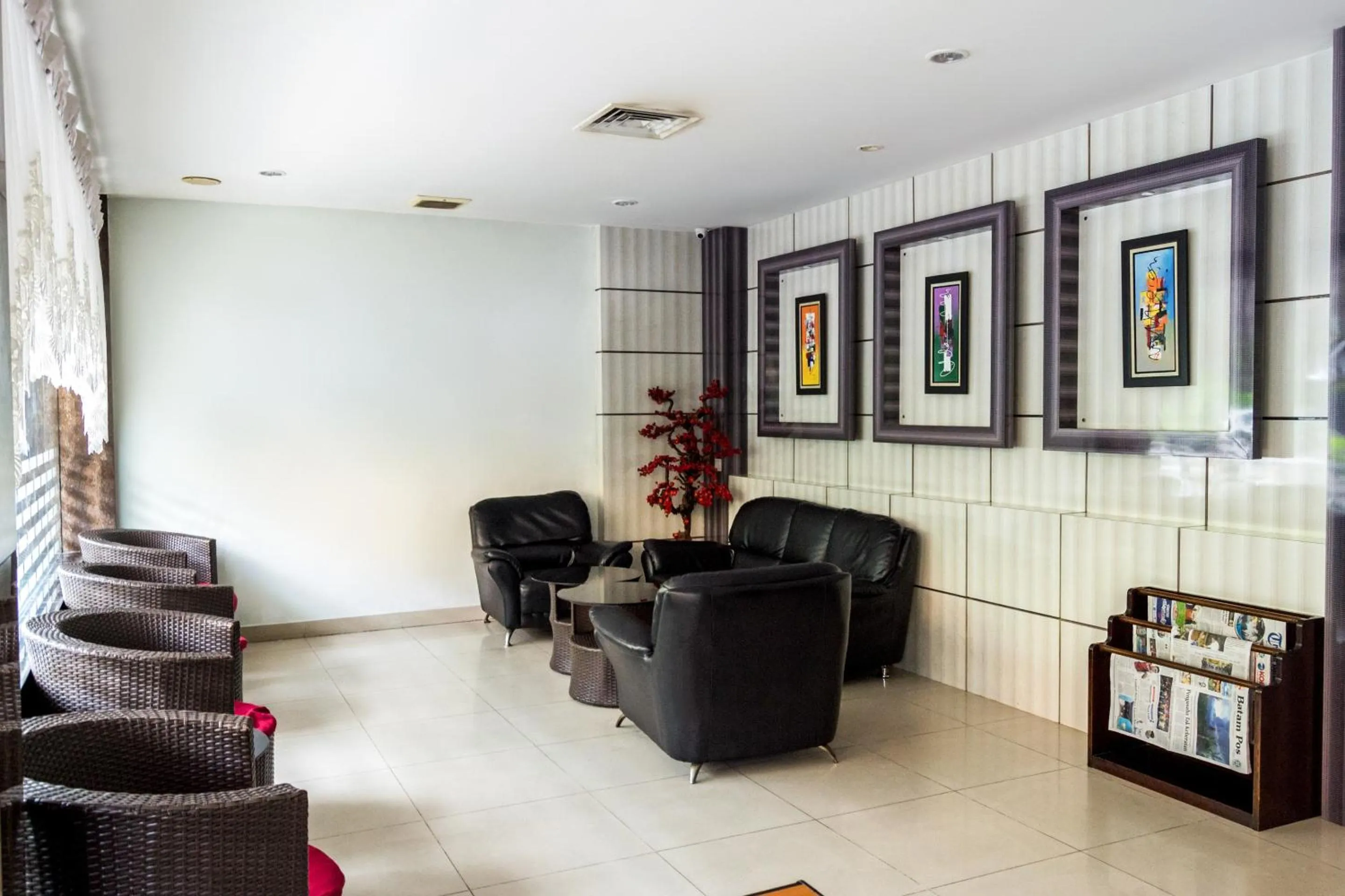 Lobby or reception in Capital O 664 Romance Hotel