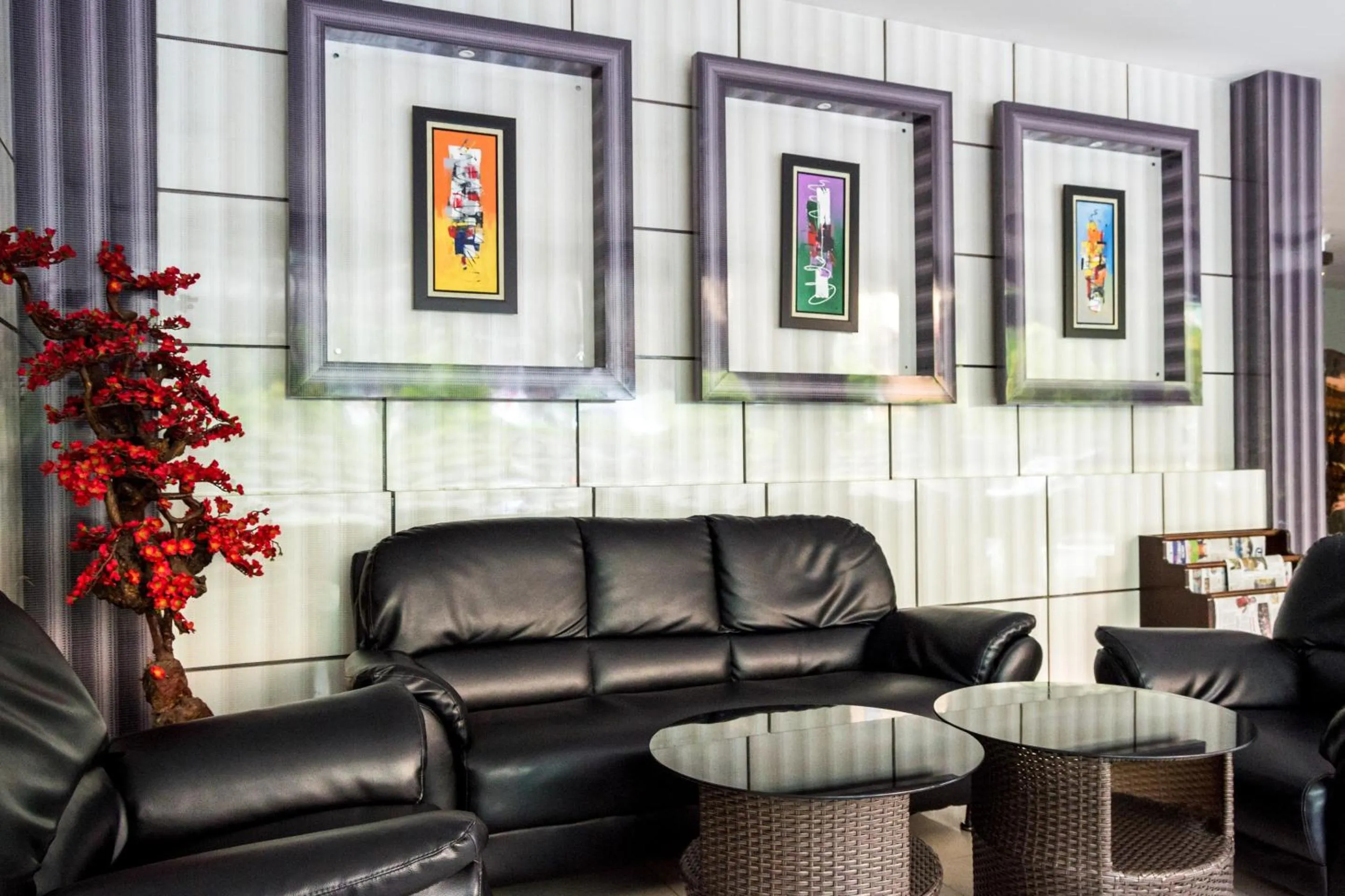 Lobby or reception in Capital O 664 Romance Hotel