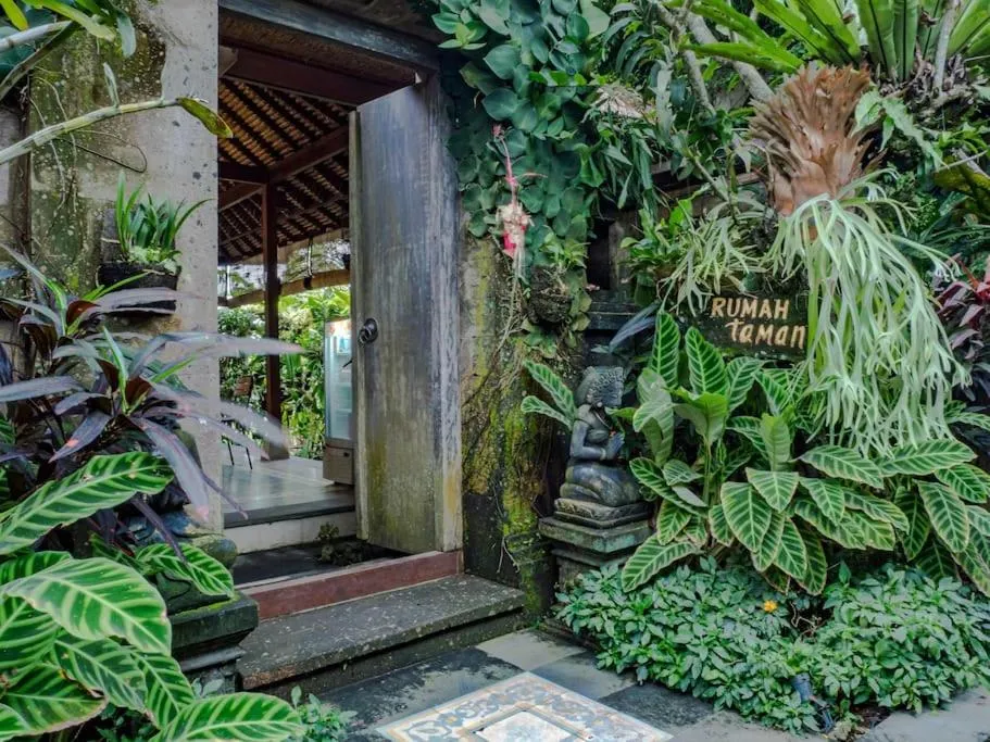 Facade/entrance in Rumah Taman