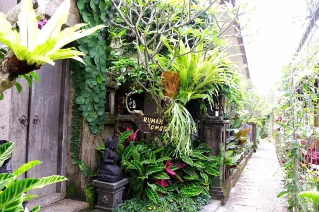 Facade/entrance in Rumah Taman