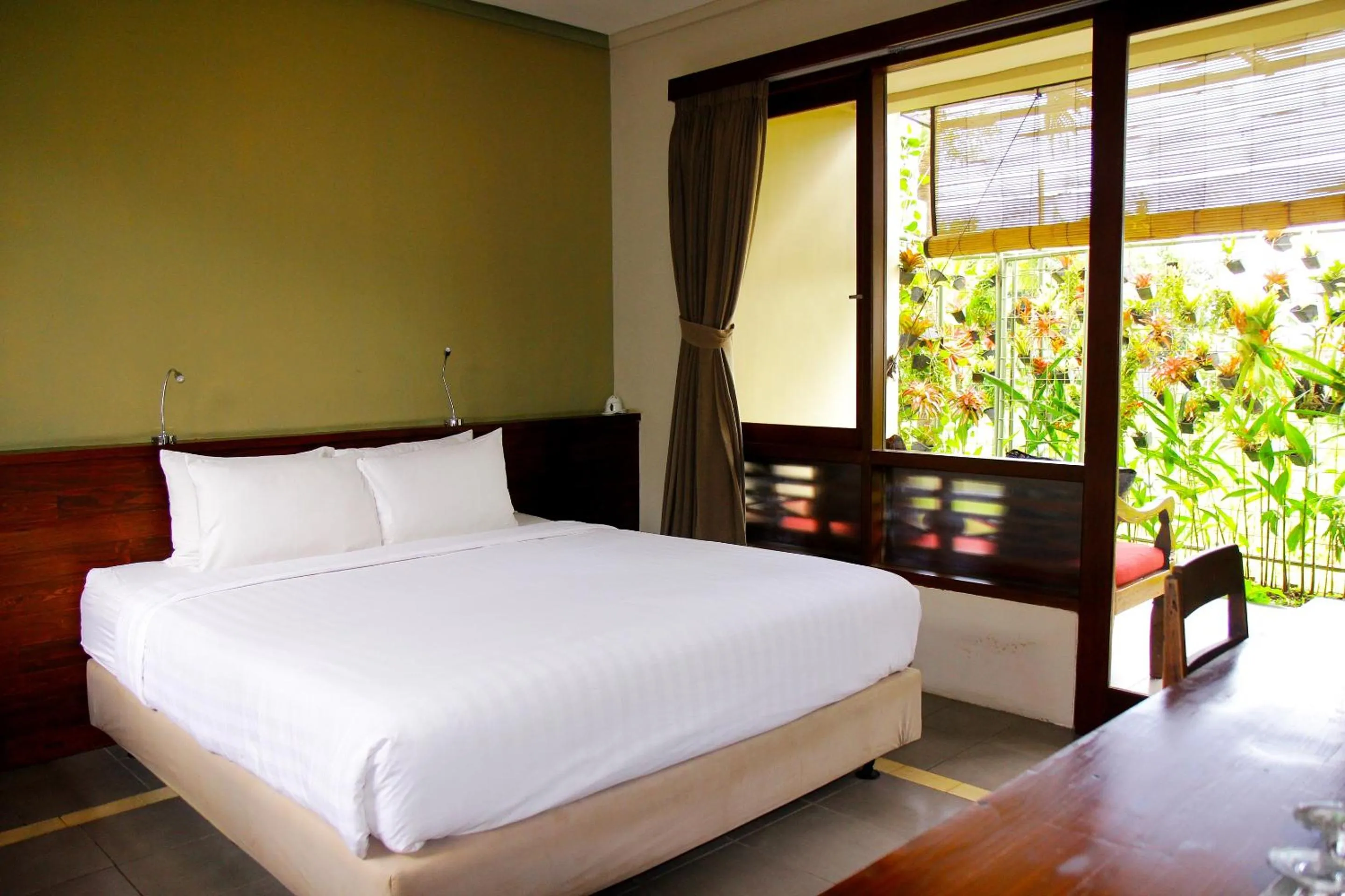 Balcony/Terrace, Bed in Rumah Taman