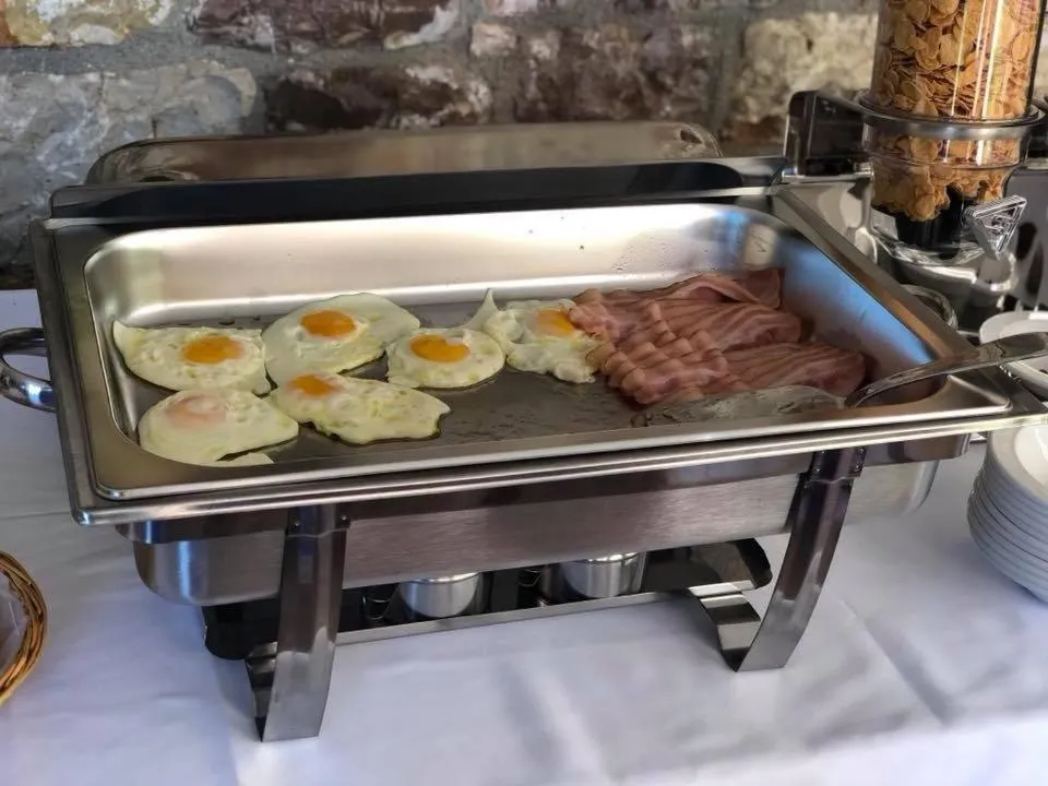 Buffet breakfast in Petradi