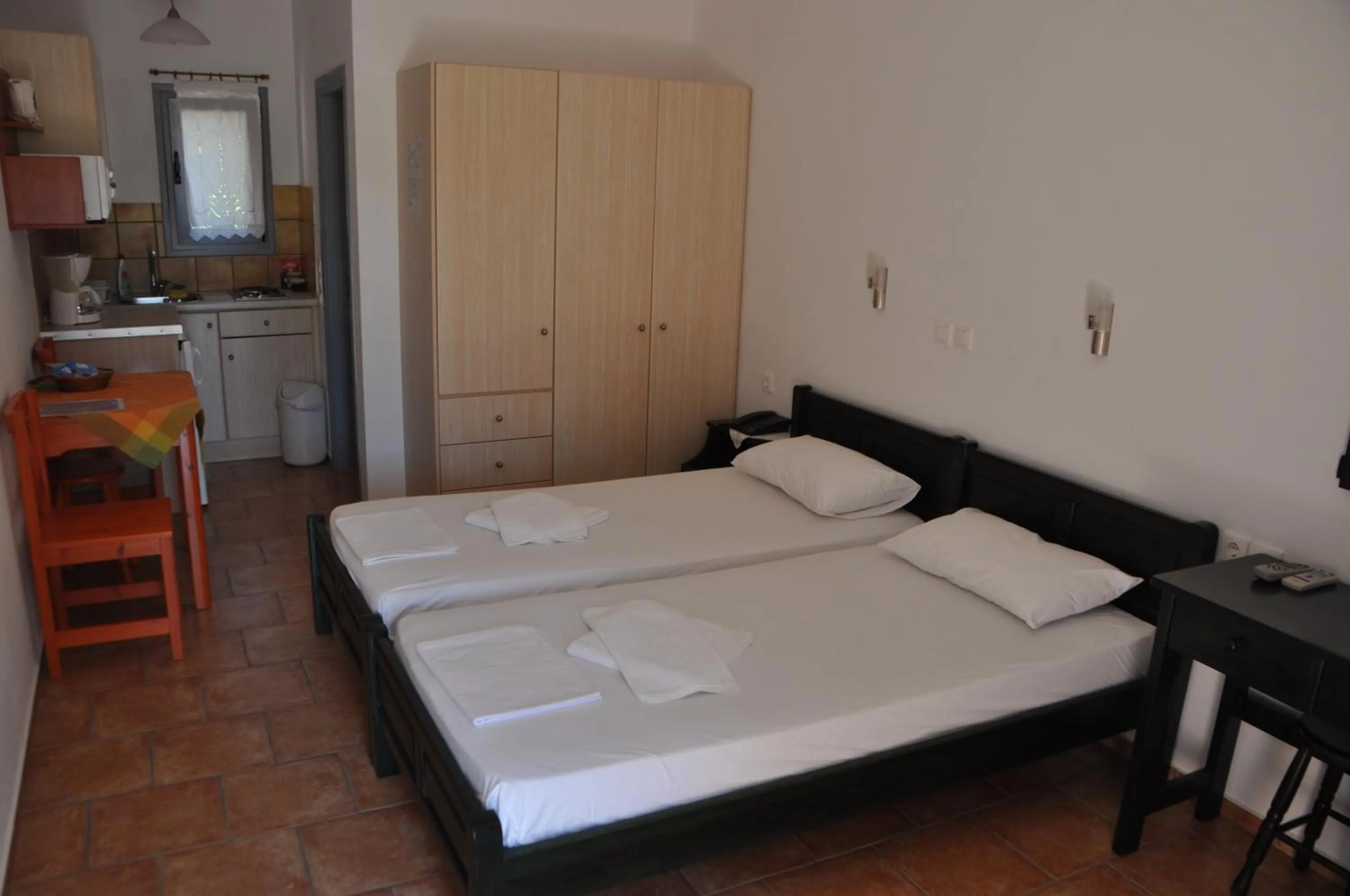 Photo of the whole room in Petradi